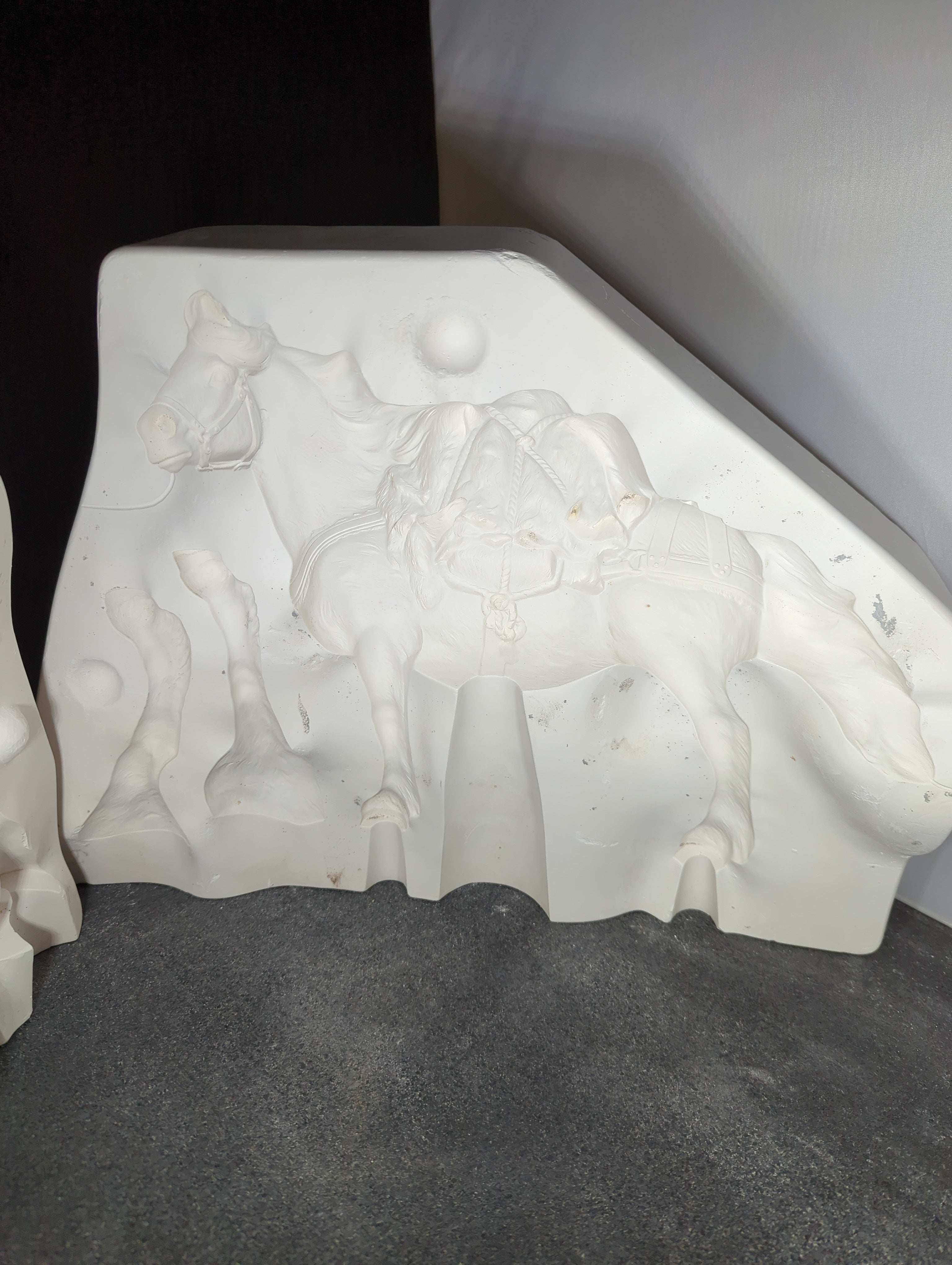 CM0149 - P598: Provincial Horse with Straps