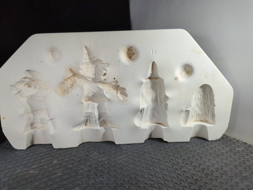 CM1513 - 1016 Riverview Goblin Accessories Mold