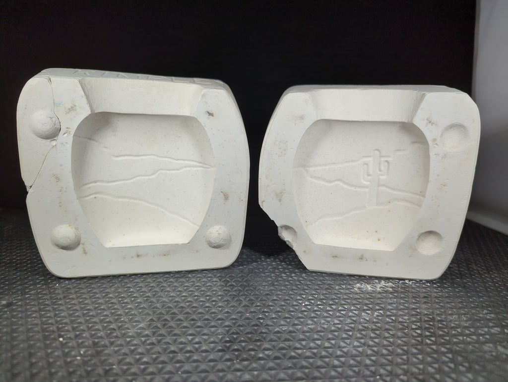 CM0300 - 1680 Kimple Small Pillow Vase Exterior Damage