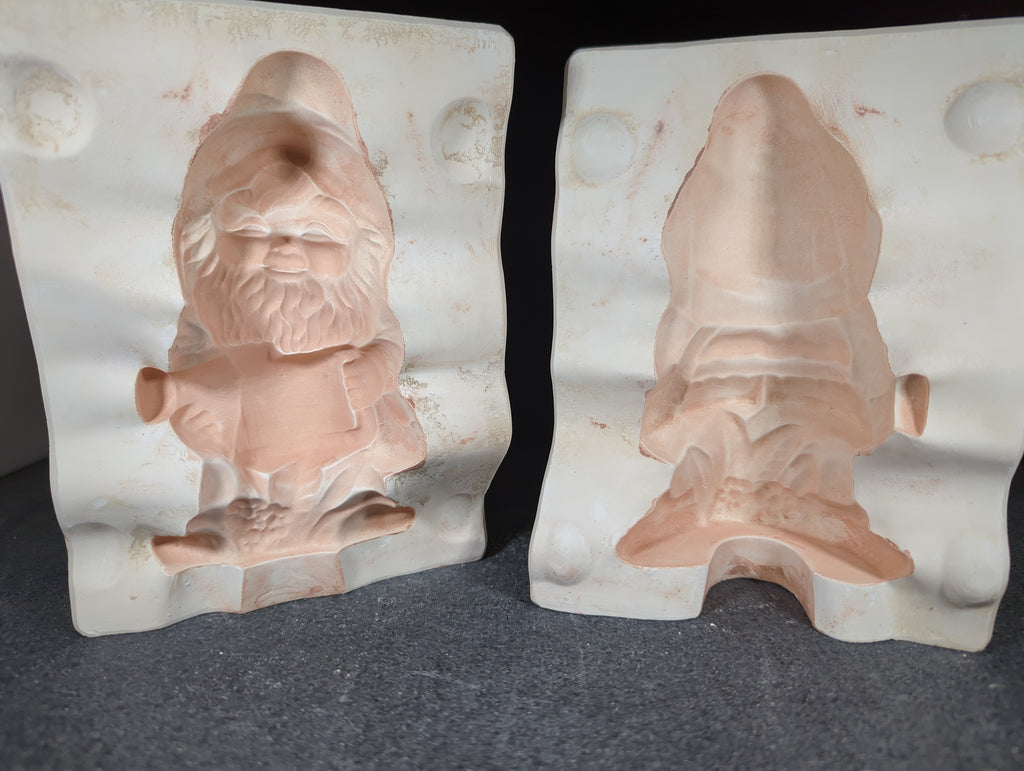 CM00196 - A-36 Alberta's Gnome W/ Watering Can