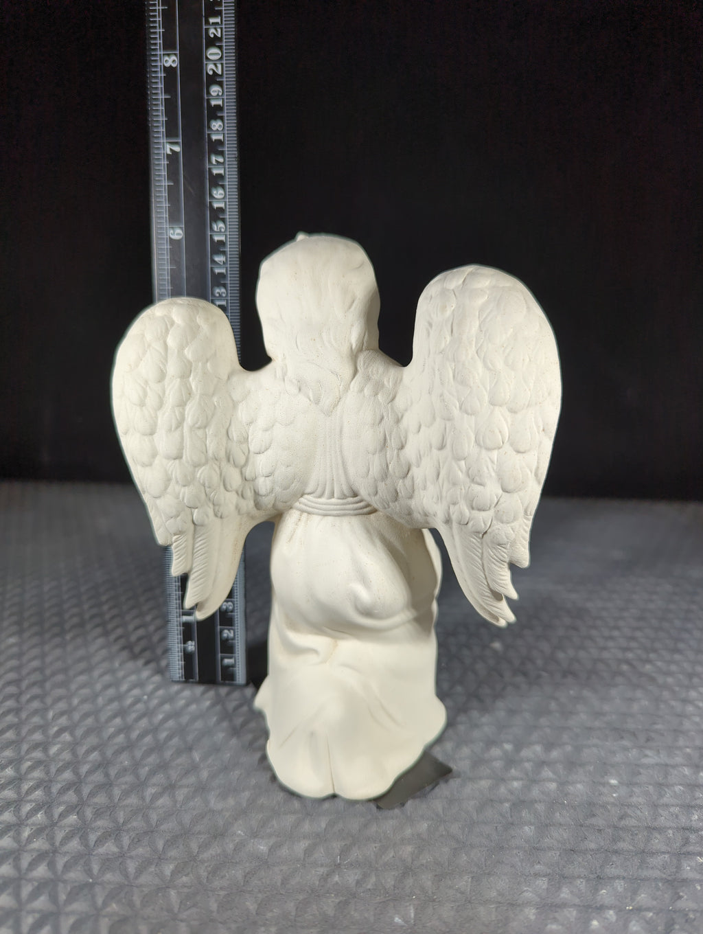 CM1487B4 - Kneeling Angel Low Fire Bisque