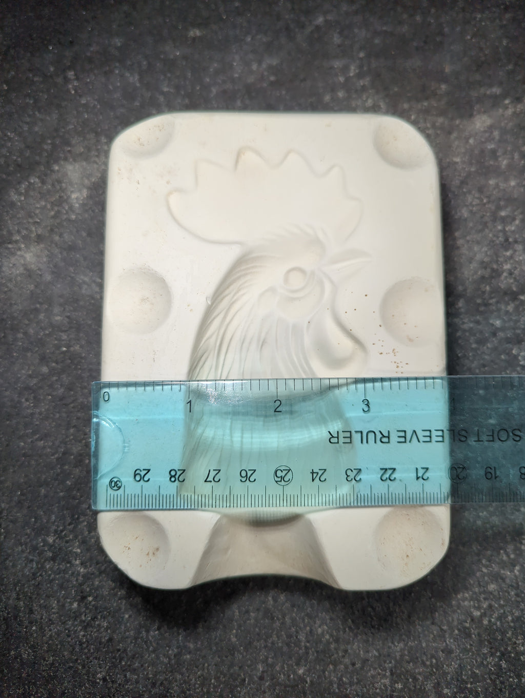 CM0106 - Unmarked Chicken Spoon Rest?