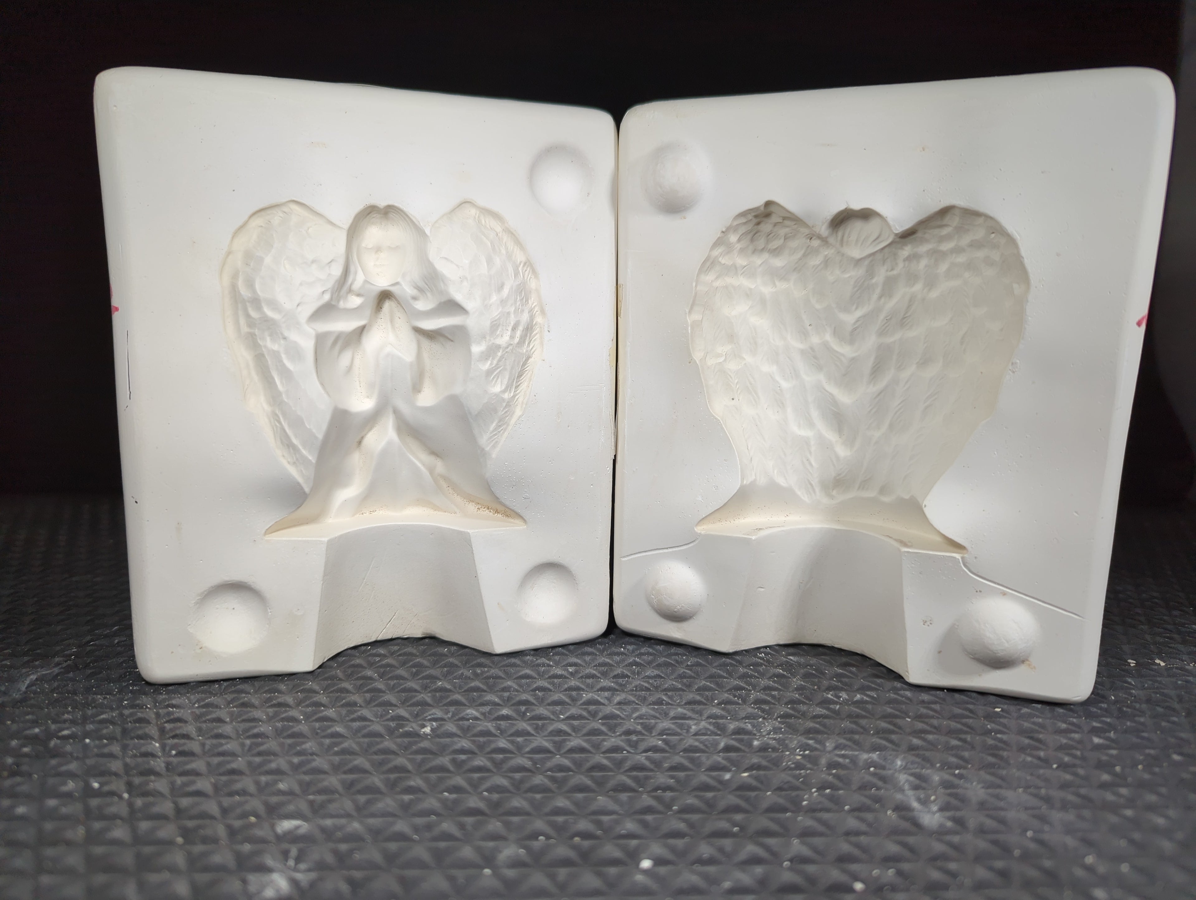 CM0479 - P 1038 Provincial Angel Praying