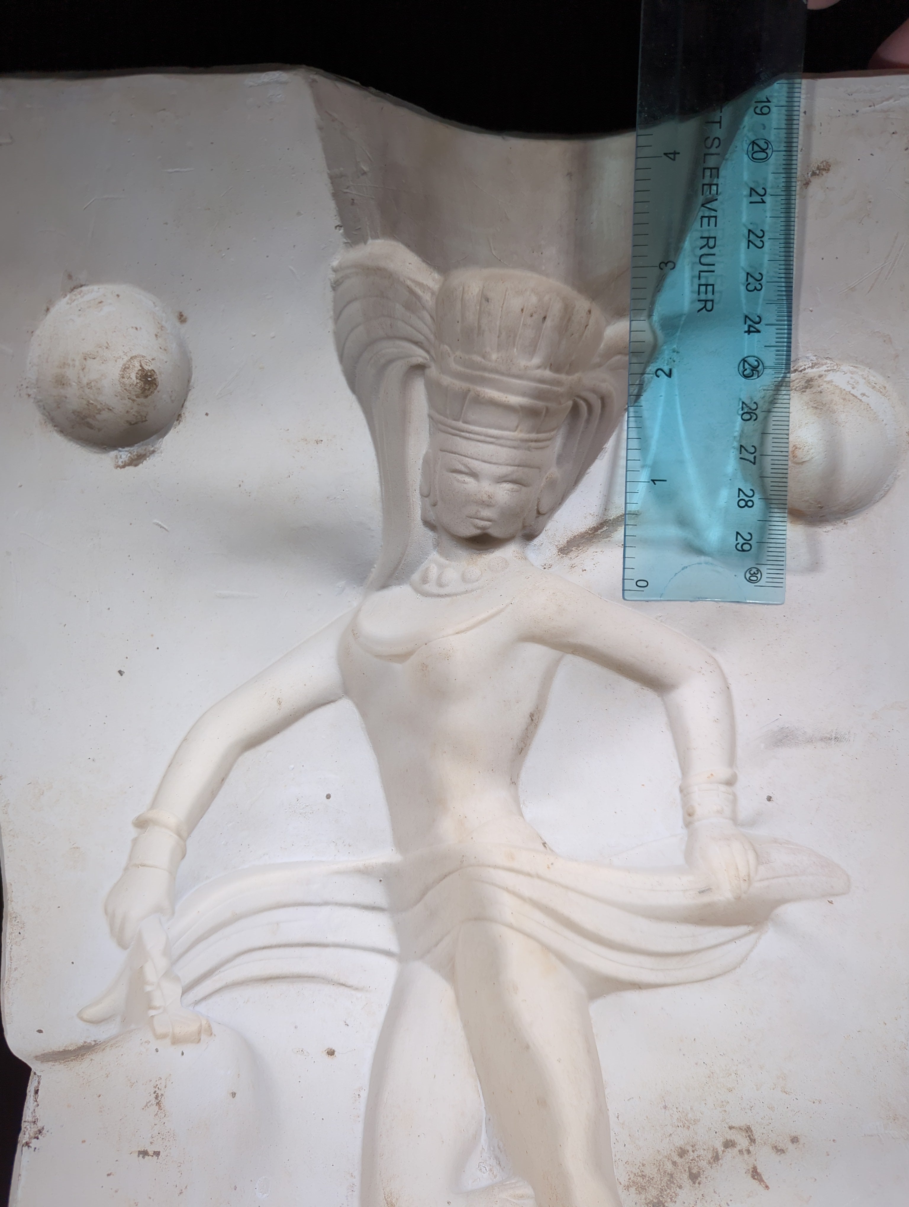 CM0142 - Festive Dancer