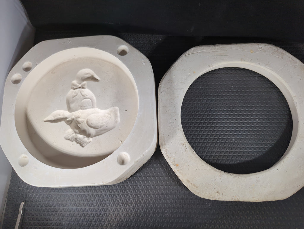 CM0819 - 353 Quality Mold Goose Wall Plaque