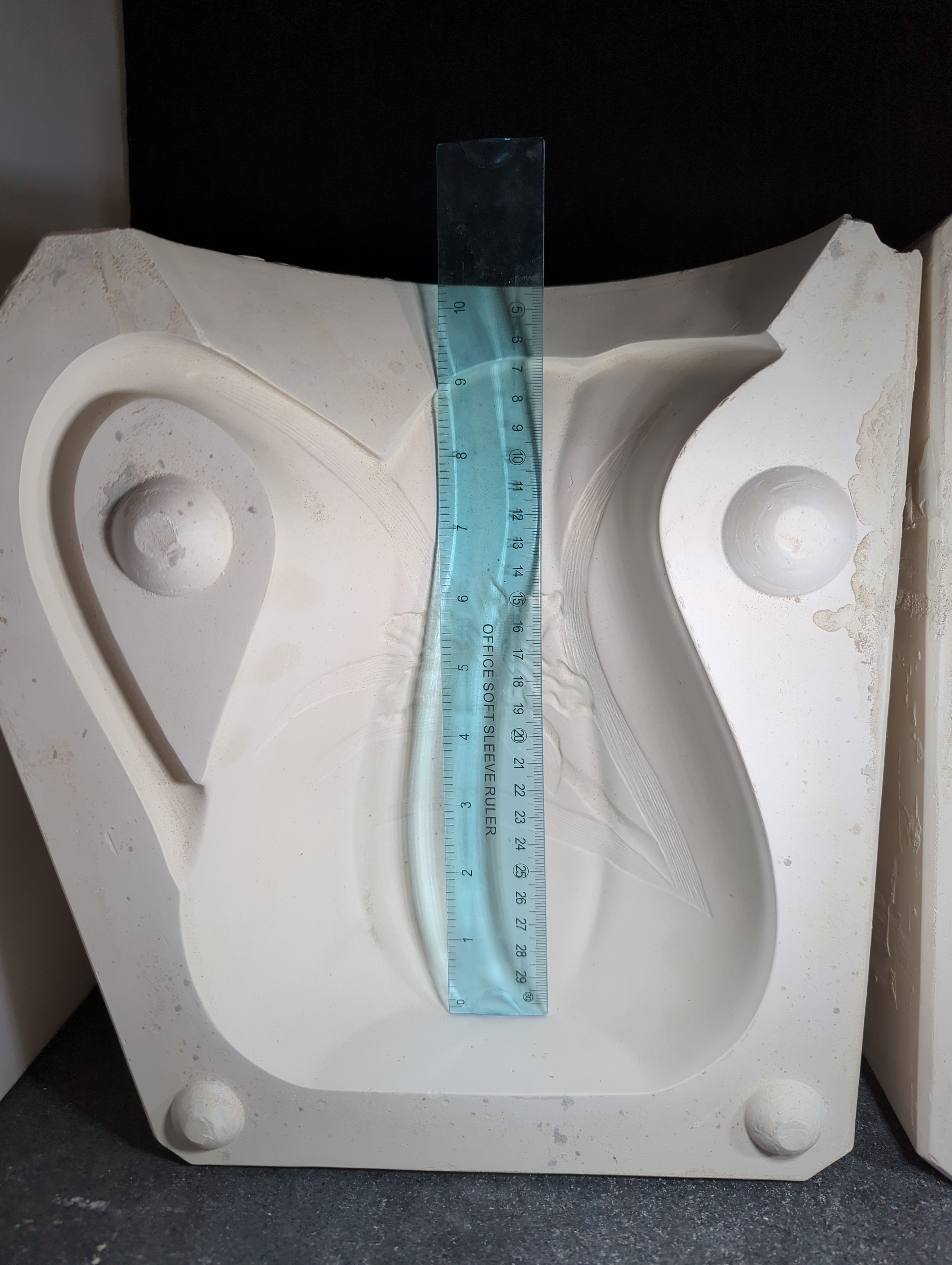 CM0138 - DM 870 Duncan Iris Pitcher