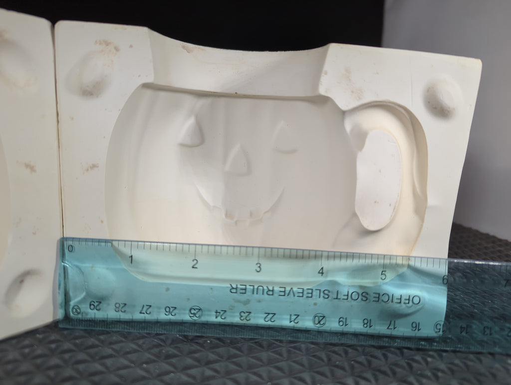 CM0323 - 1681 A Jodi Mold Pumpkin Mug