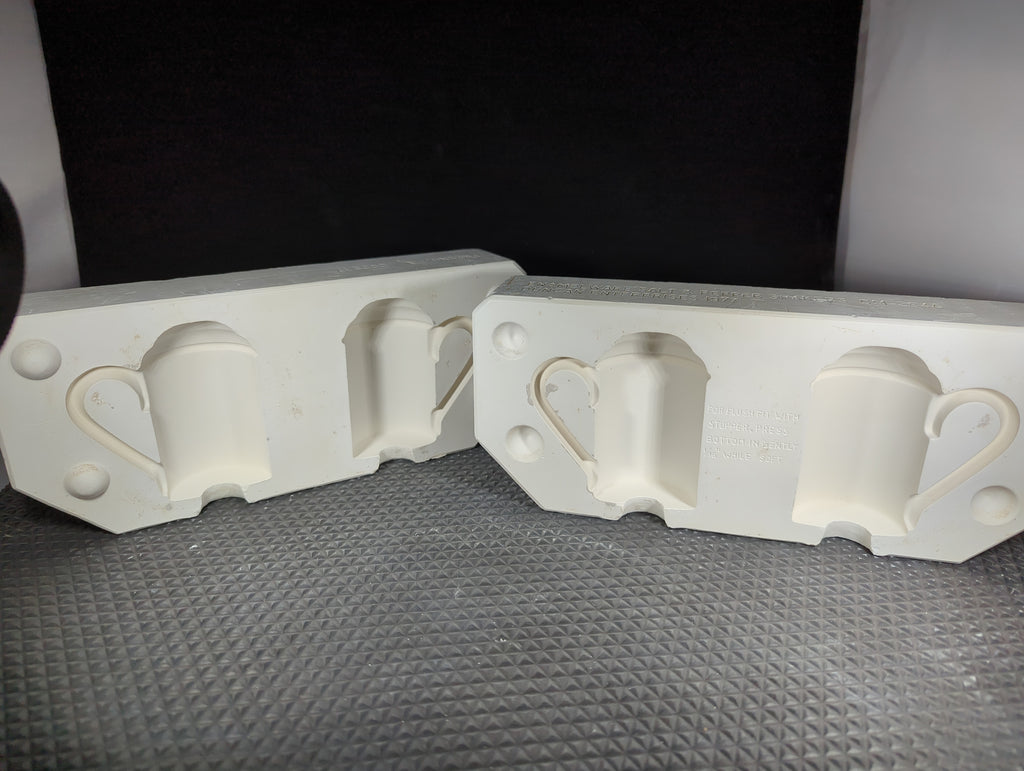 CM0342 - DM 294A Duncan Enamelware Salt and Pepper Shakers