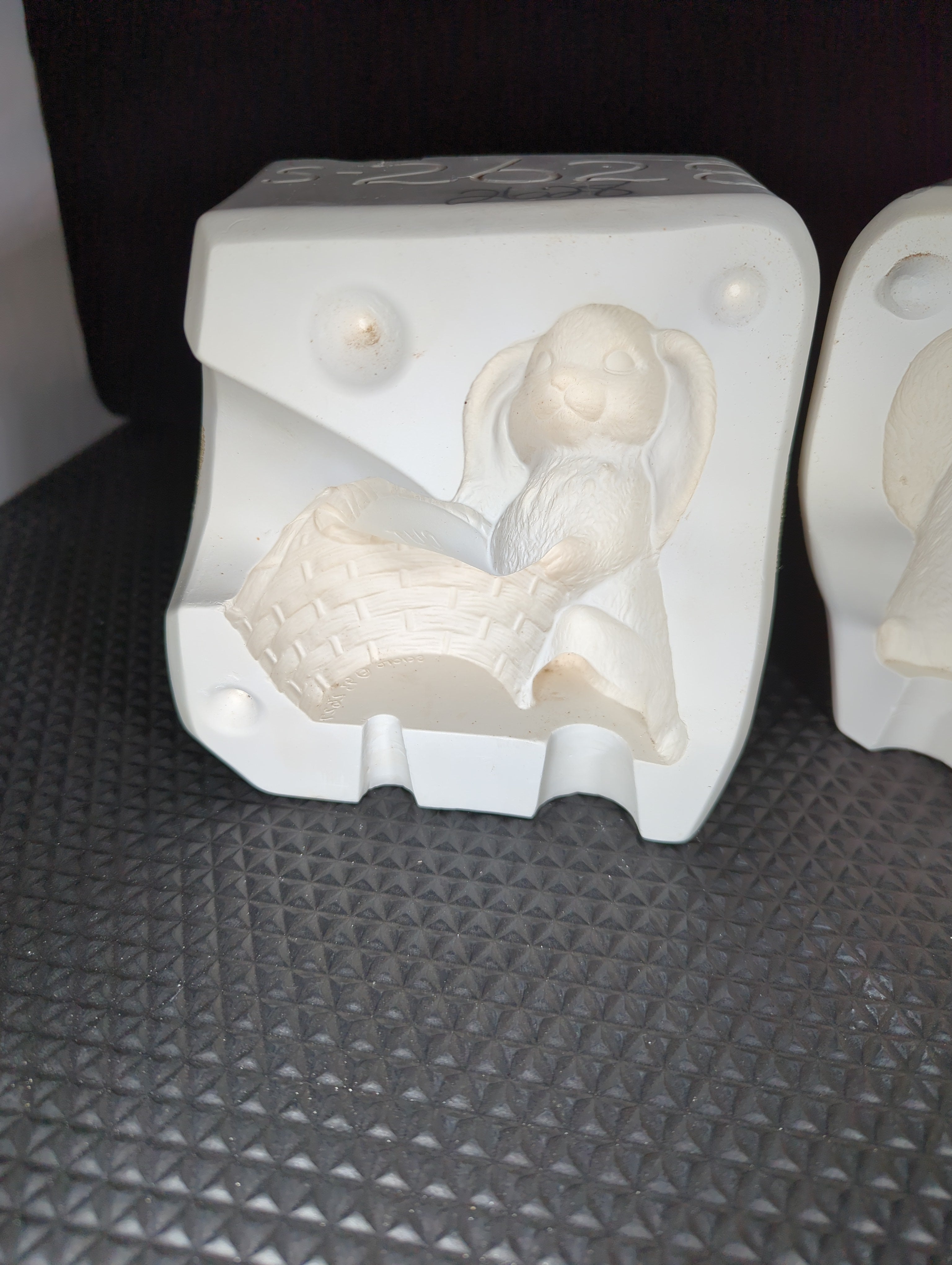 CM0192 - S-2628 Scioto Small Bunny with Basket