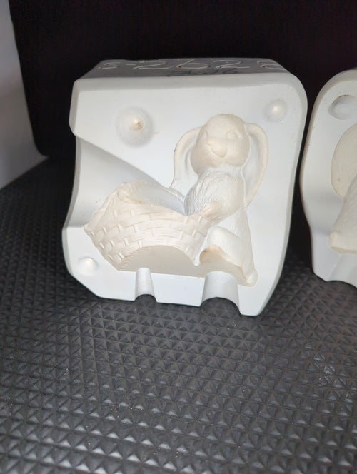 CM0192 - S-2628 Scioto Small Bunny with Basket