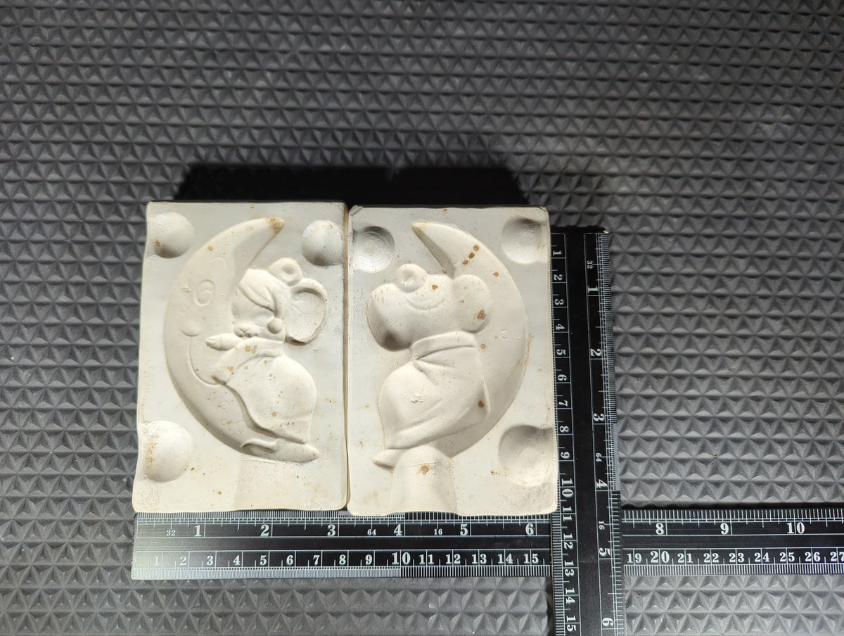 CM1402 - A-126 Alberta's Mouse on Moon Ornament Mold