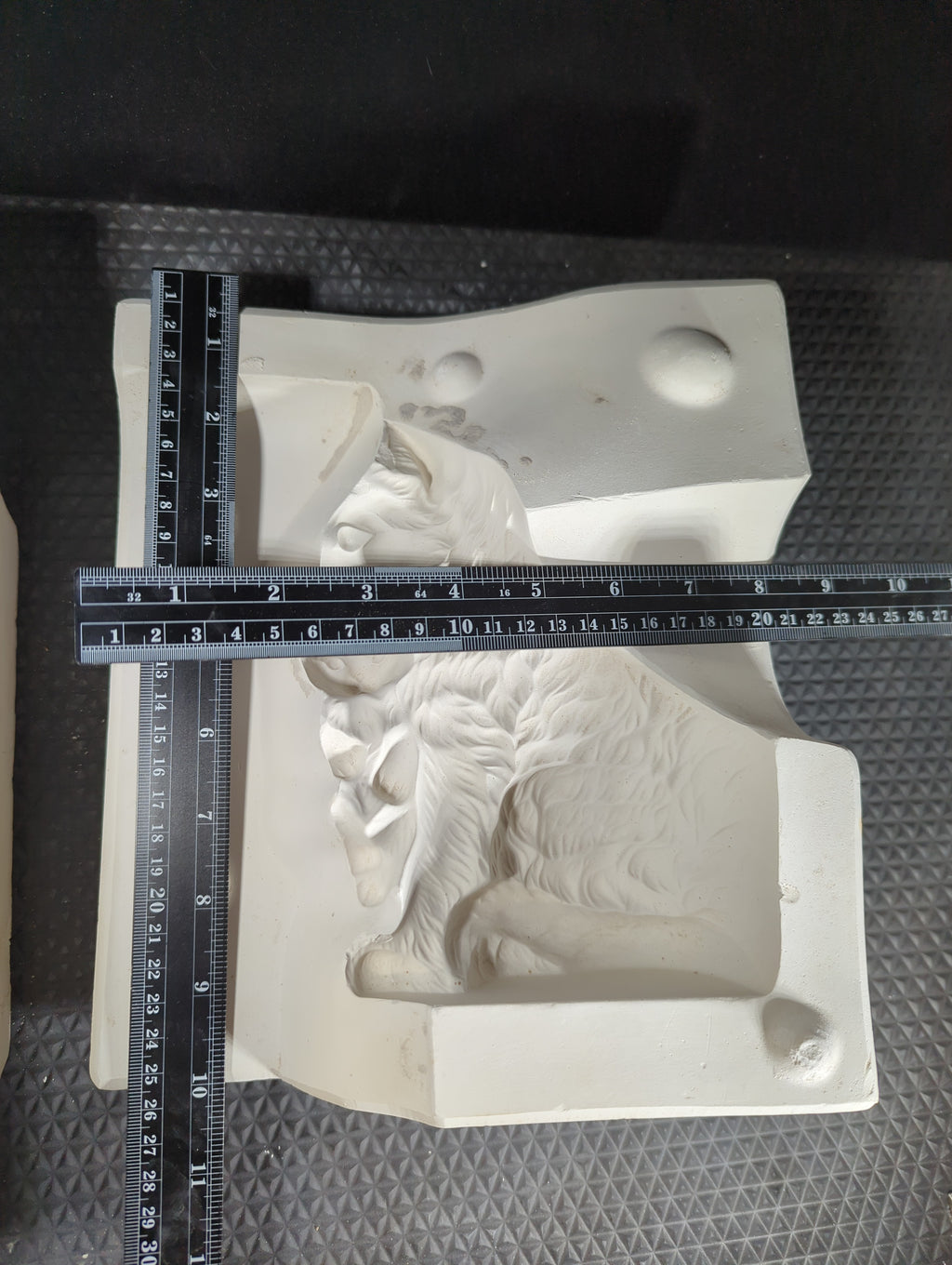 CM0912 - M-162 Trenton Molds Persian Cat and Kitten Planter
