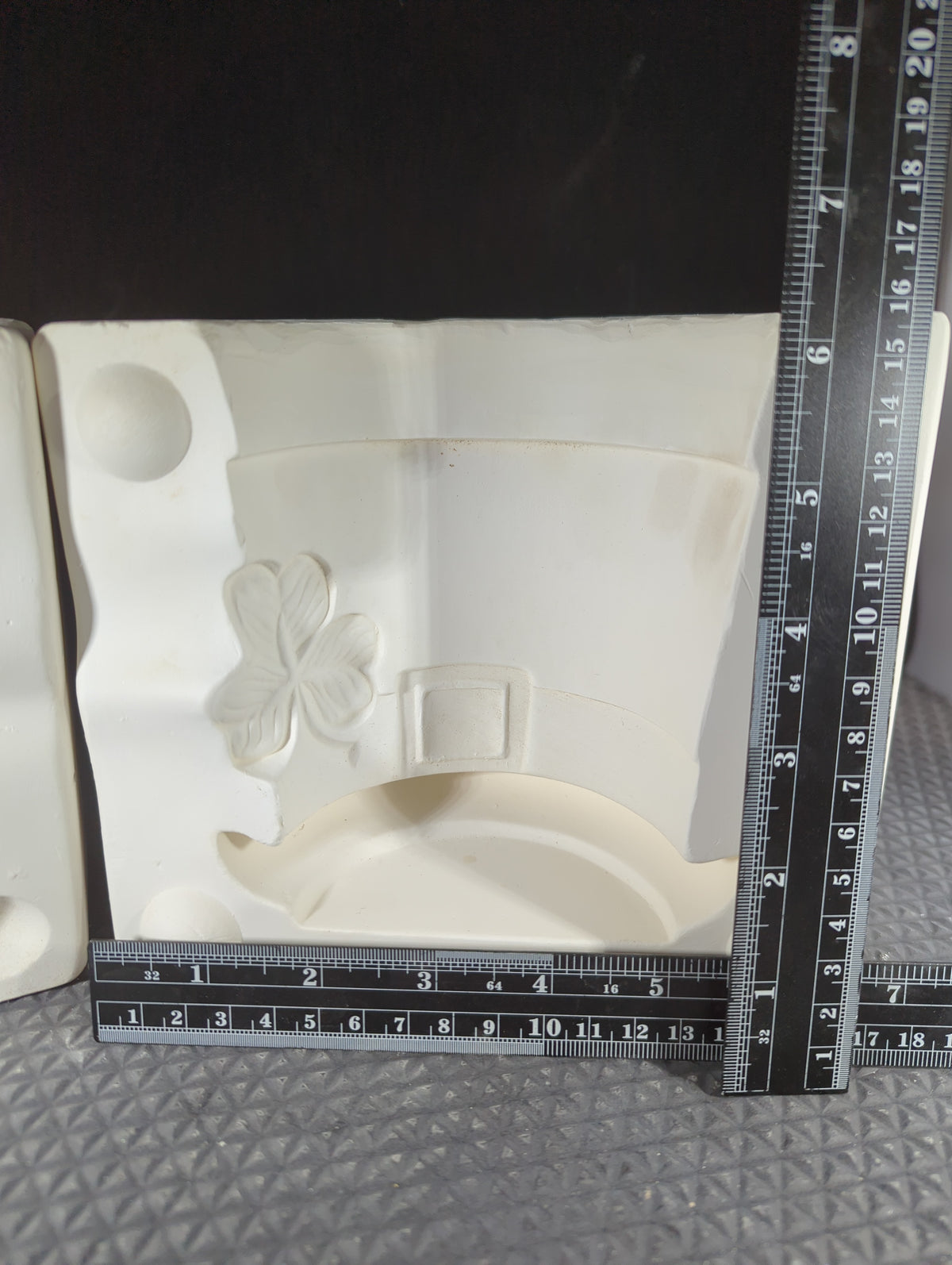 CM1098 - 237 Weaver Shamrock Planter