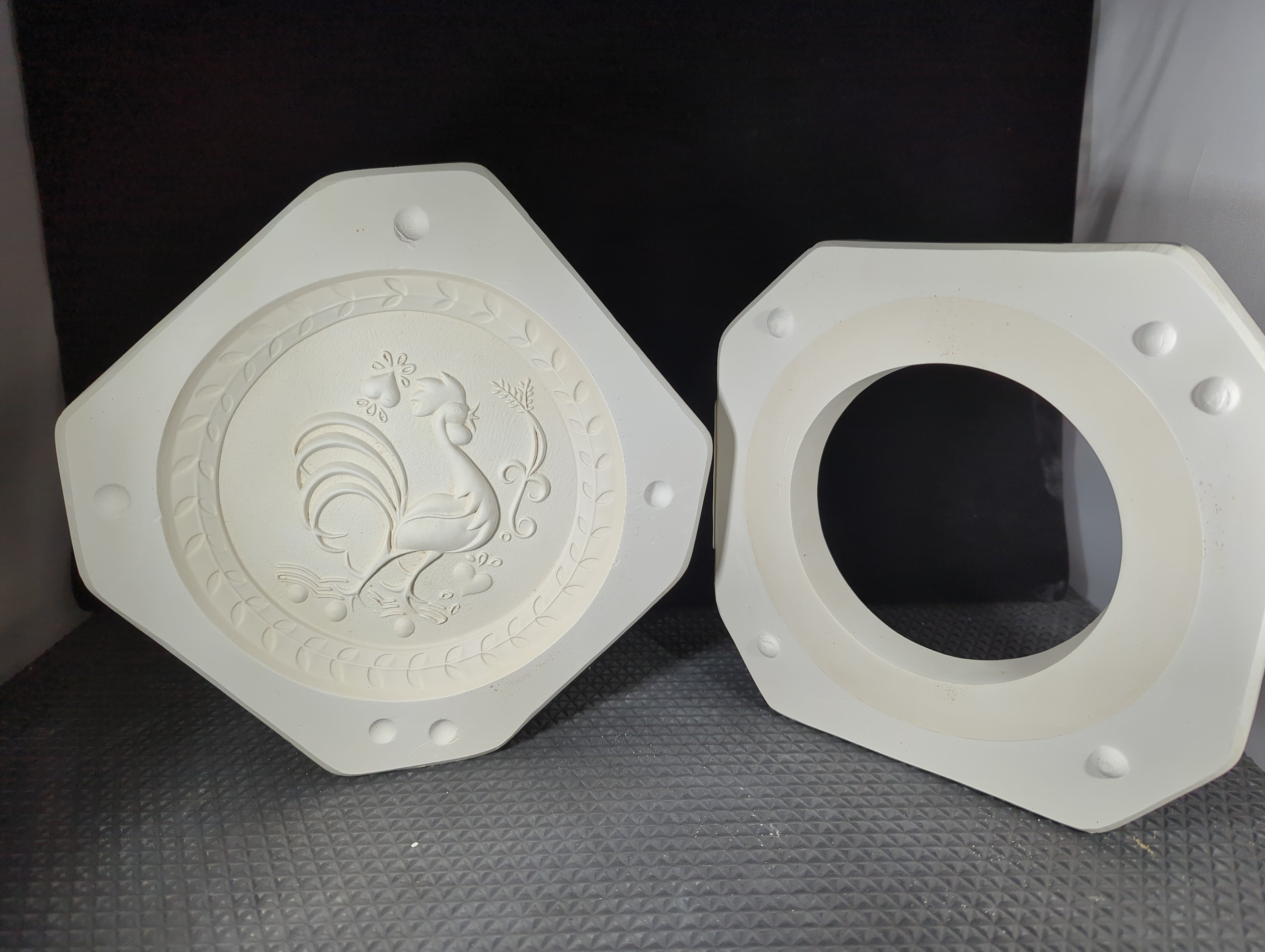 CM0502 - BH 849 Byron Mold Penne Chicken Trivet II