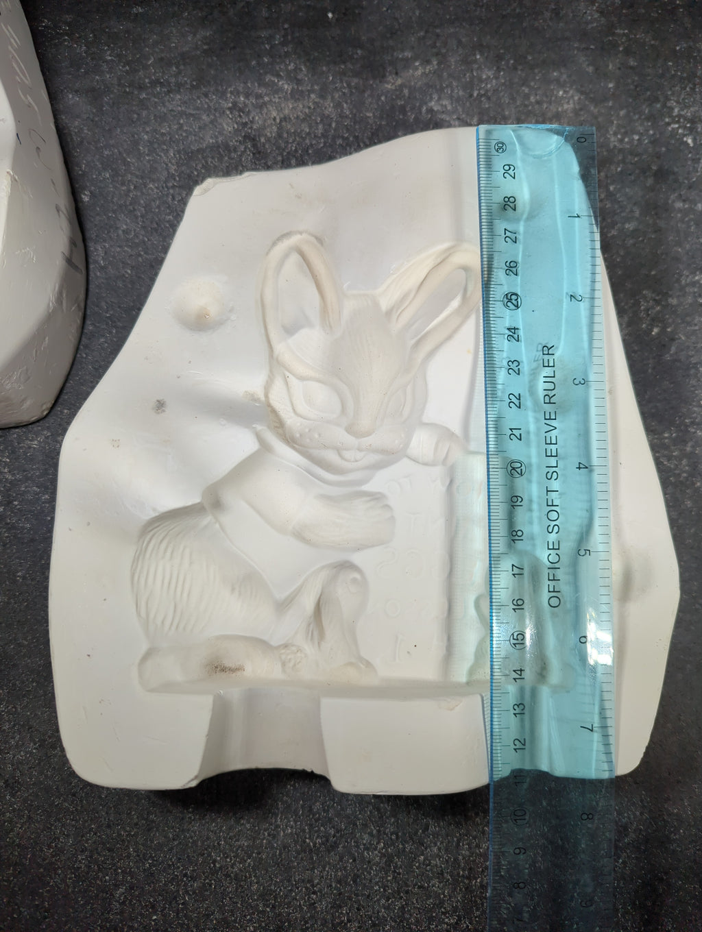CM0093 - C-405 Bunny Painter