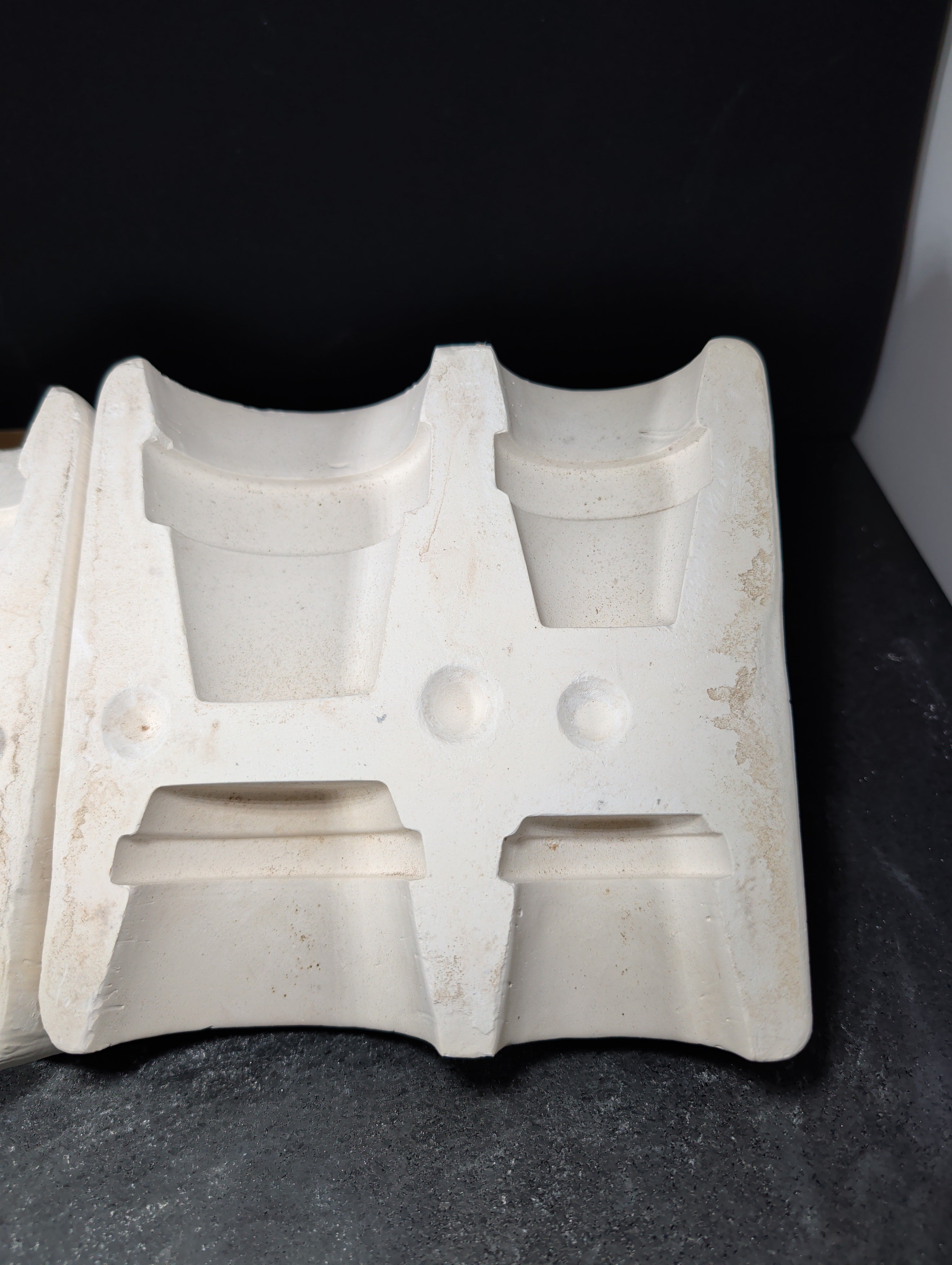 CM0020 - 334A Doc Holiday Small and Medium Flower Pots with Trays