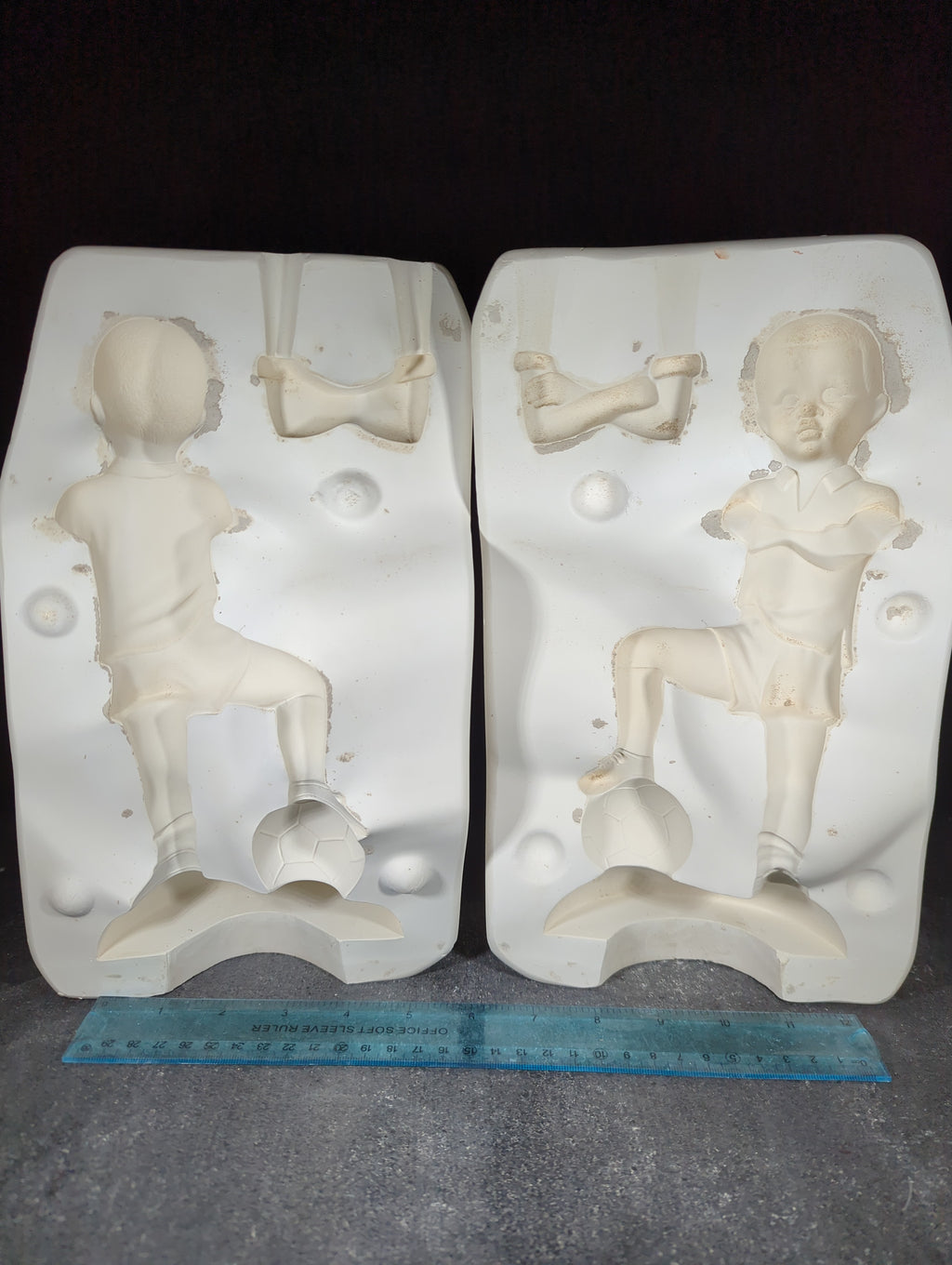 CM0100 - J1338 Clay Magic Soccer Player