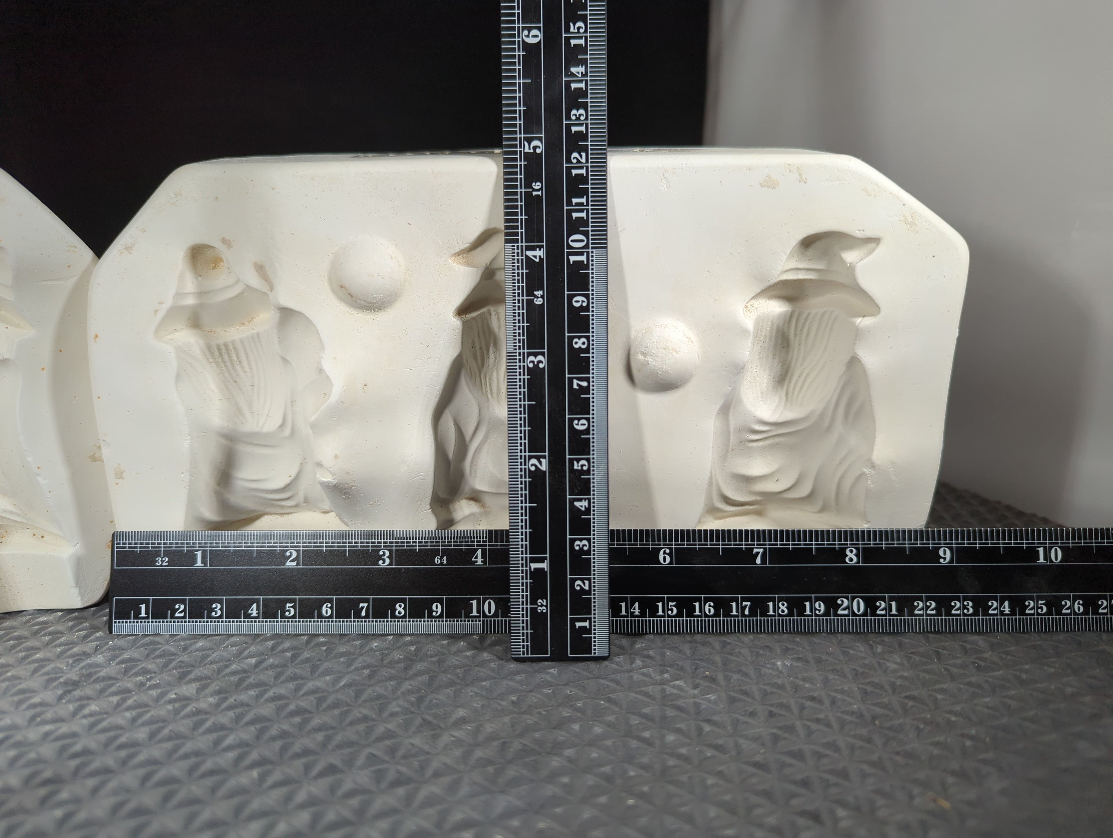 CM0666 - 300 Nancy's Mold Three Witches 3 1/2"T
