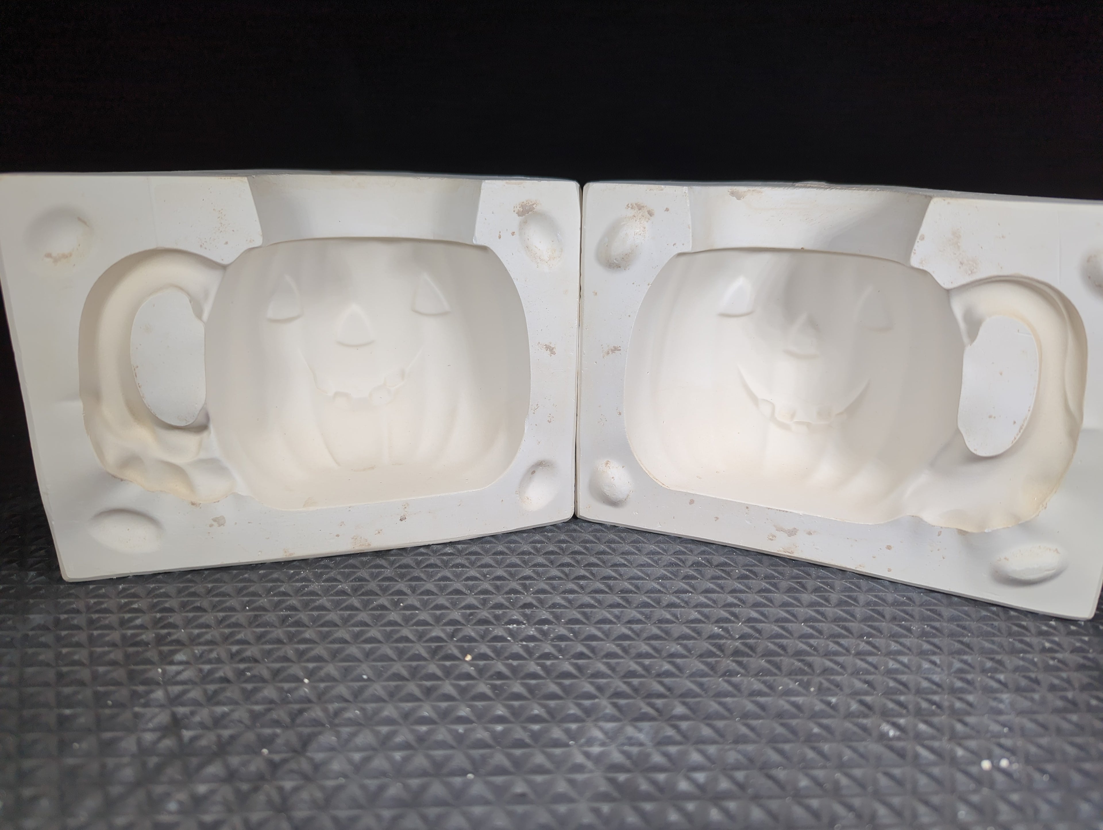 CM0323 - 1681 A Jodi Mold Pumpkin Mug