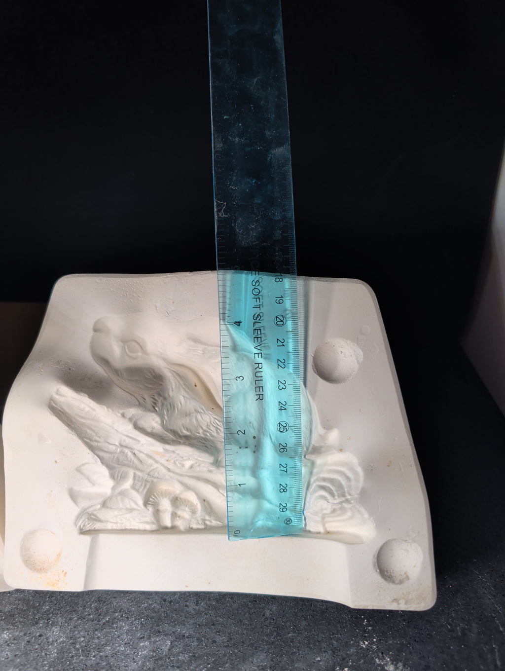 CM0013 - 481 Kimple Bunny on Log