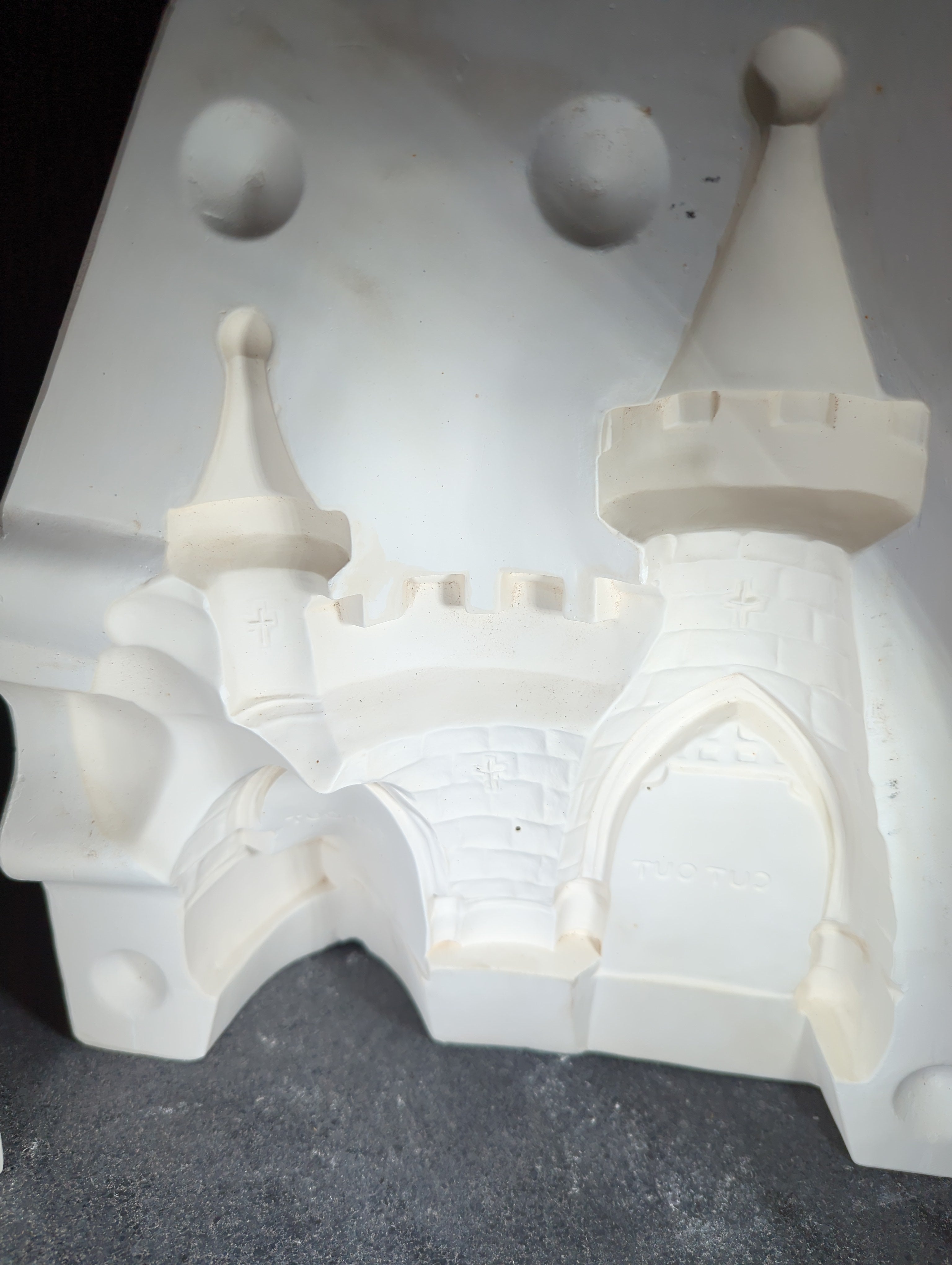 CM0166 - L-927 Gare Castle