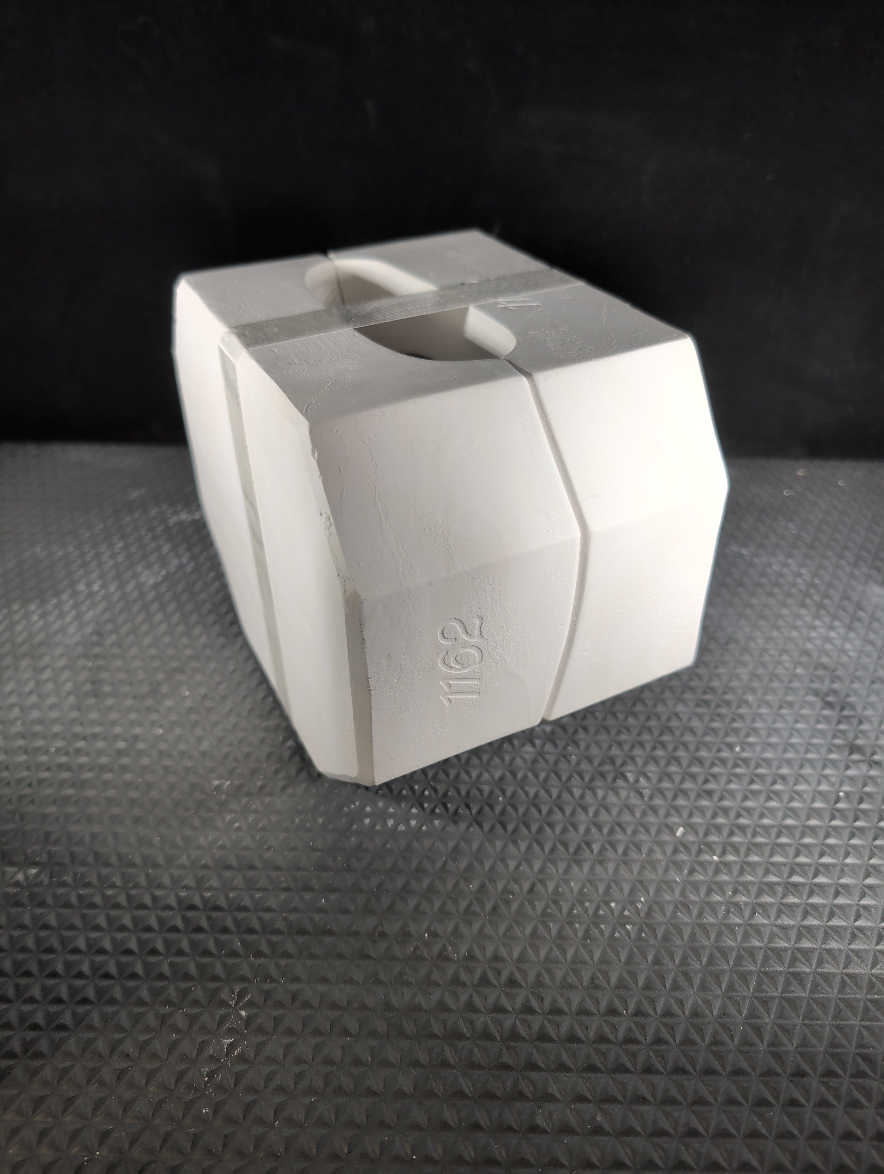 CM0591 - DM 1162 Duncan Small Pillow Vase
