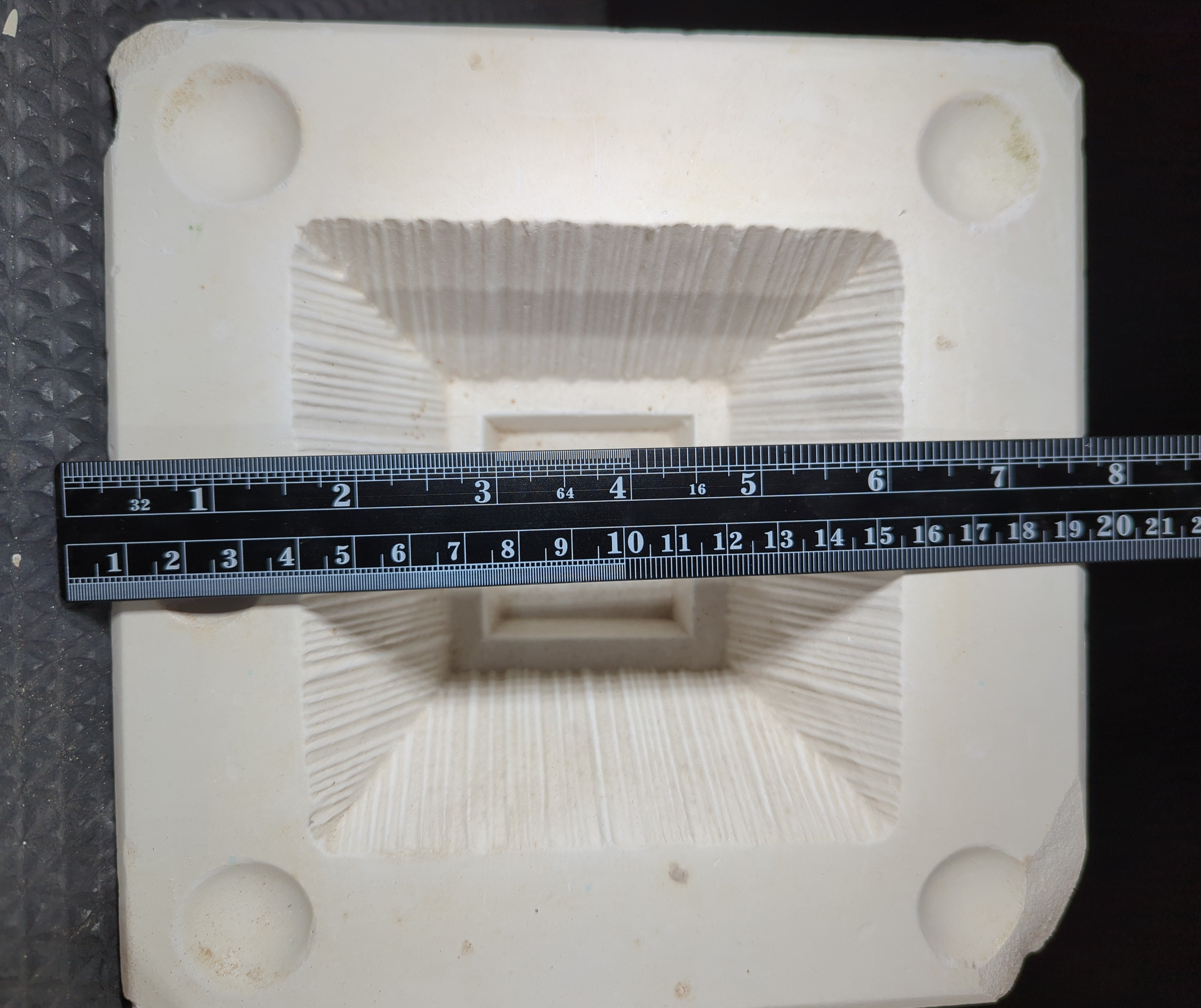 CM0693 - Planter/ Vase