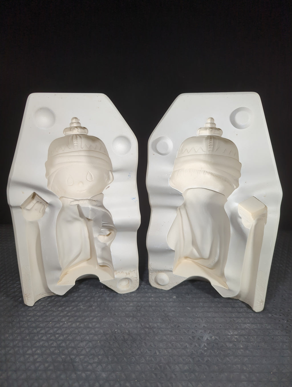 CM1270 - DM 218D Duncan Sweet Pretenders Nativity Wiseman #2 Mold 3 of 6