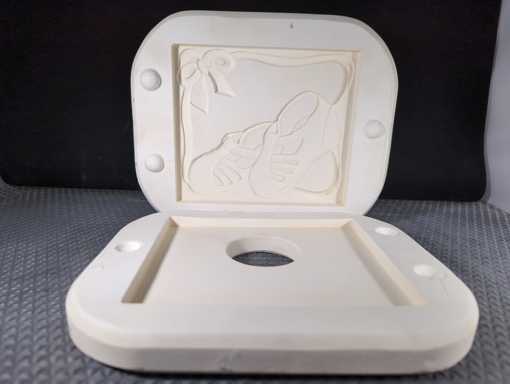 CM1562 - 479 Kelly Dancing Slippers Frame Mold