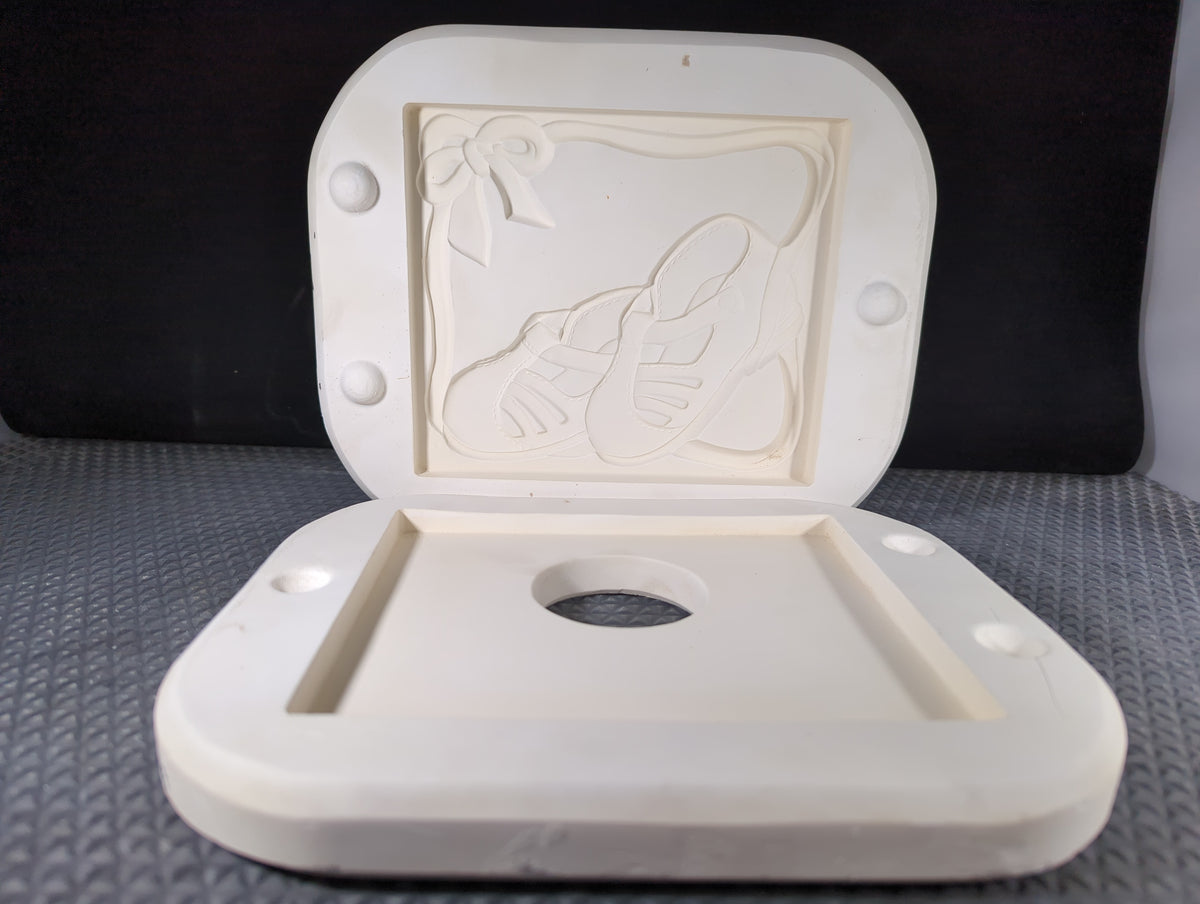 CM1562 - 479 Kelly Dancing Slippers Frame Mold