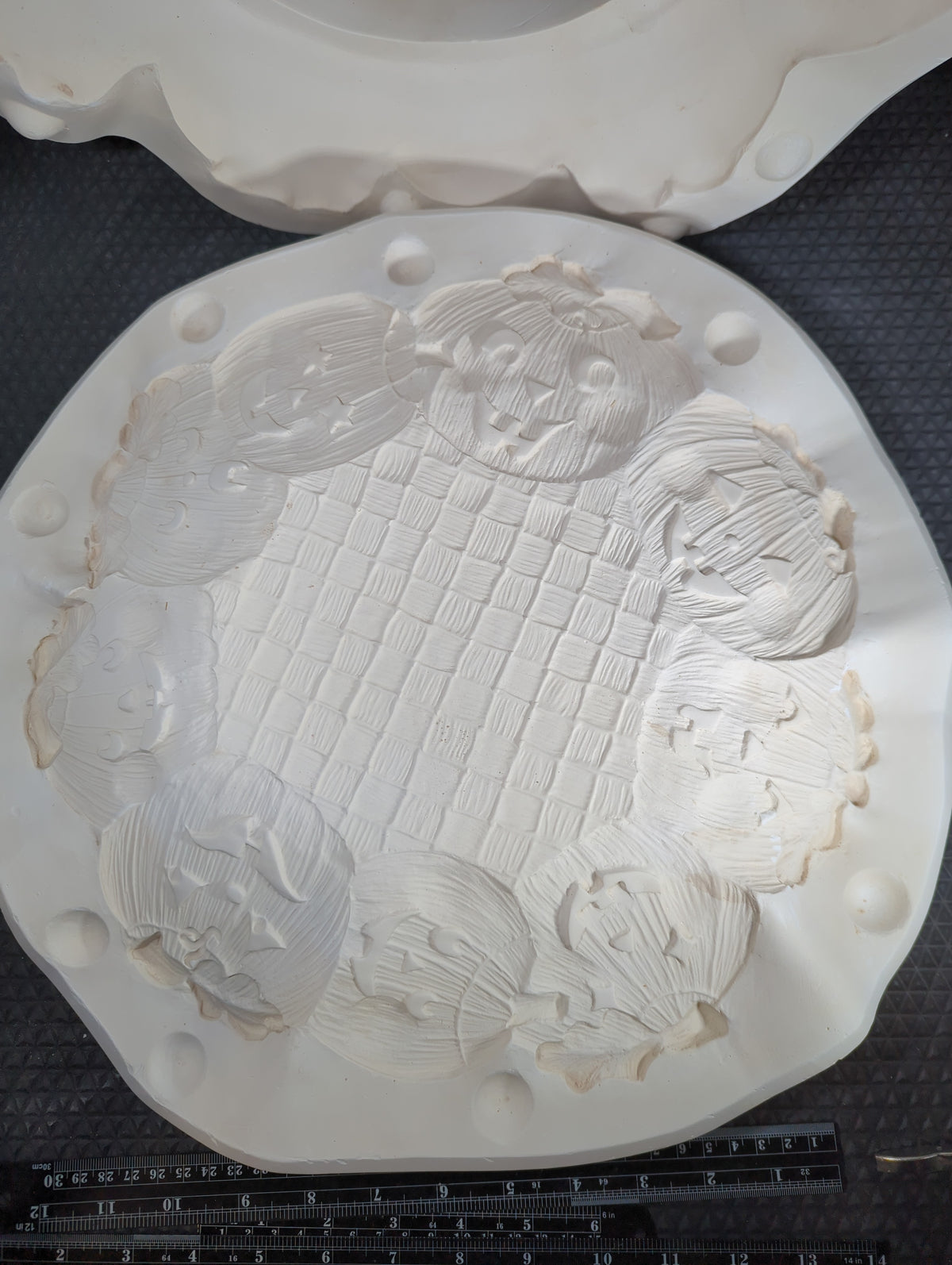 CM0957 - 594 Iandola Pumpkin-go-around Plate