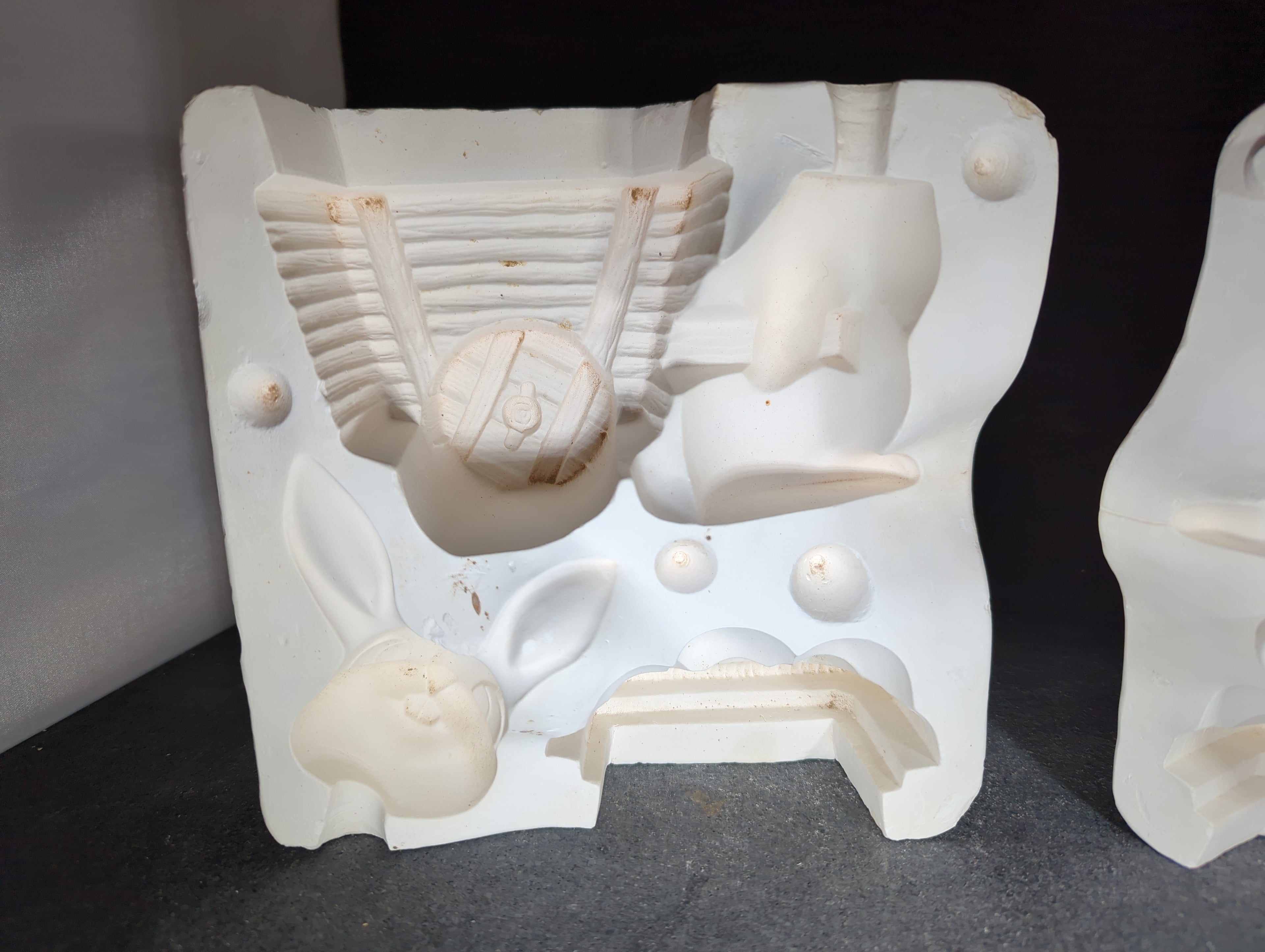 CM0194 - DM 272 Duncan Bunny and Cart