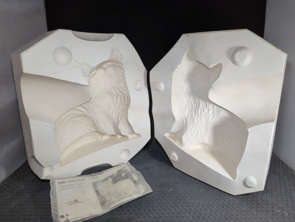 CM0913 - DM 1215 Duncan Cat Vase