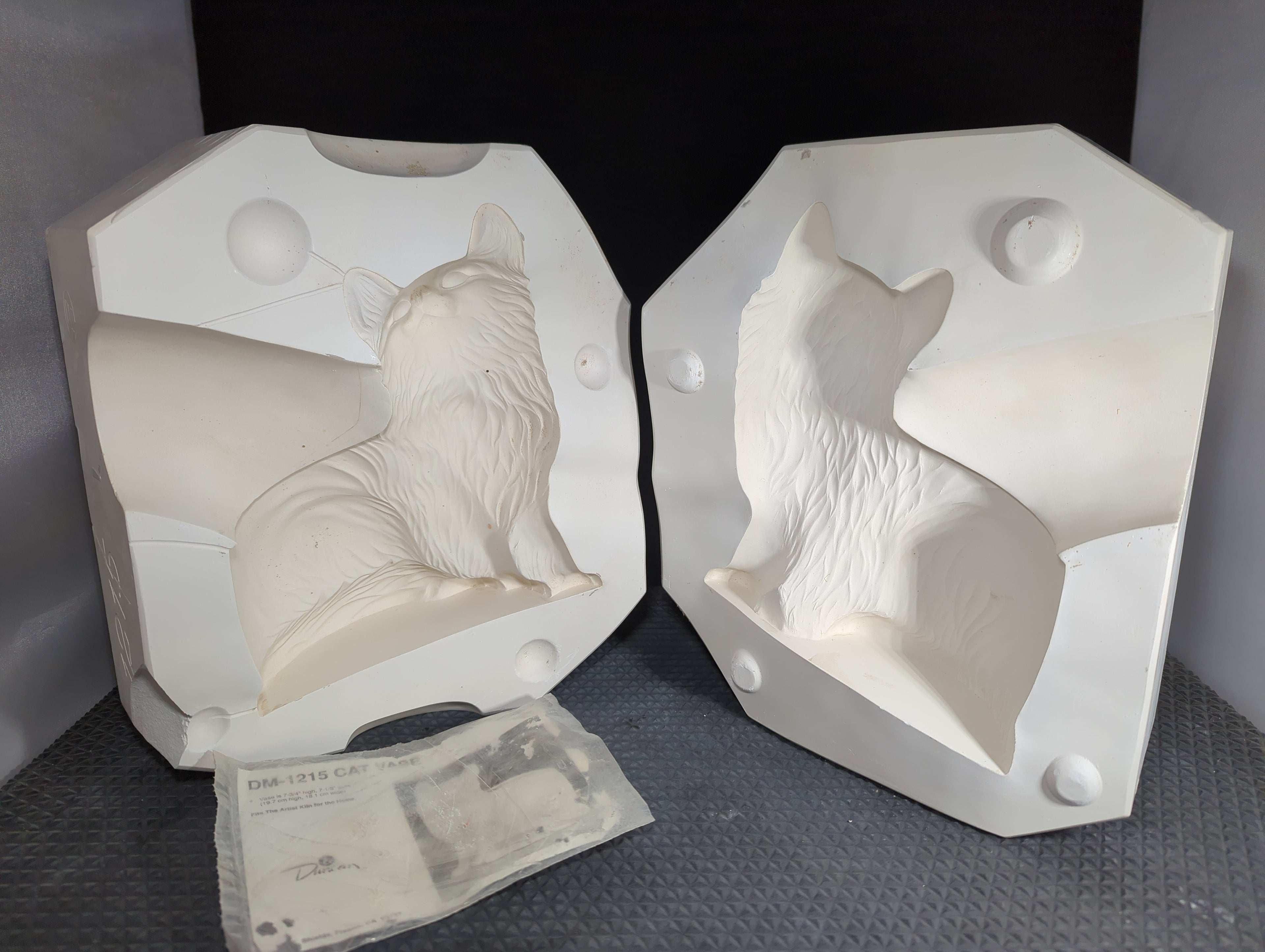 CM0913 - DM 1215 Duncan Cat Vase