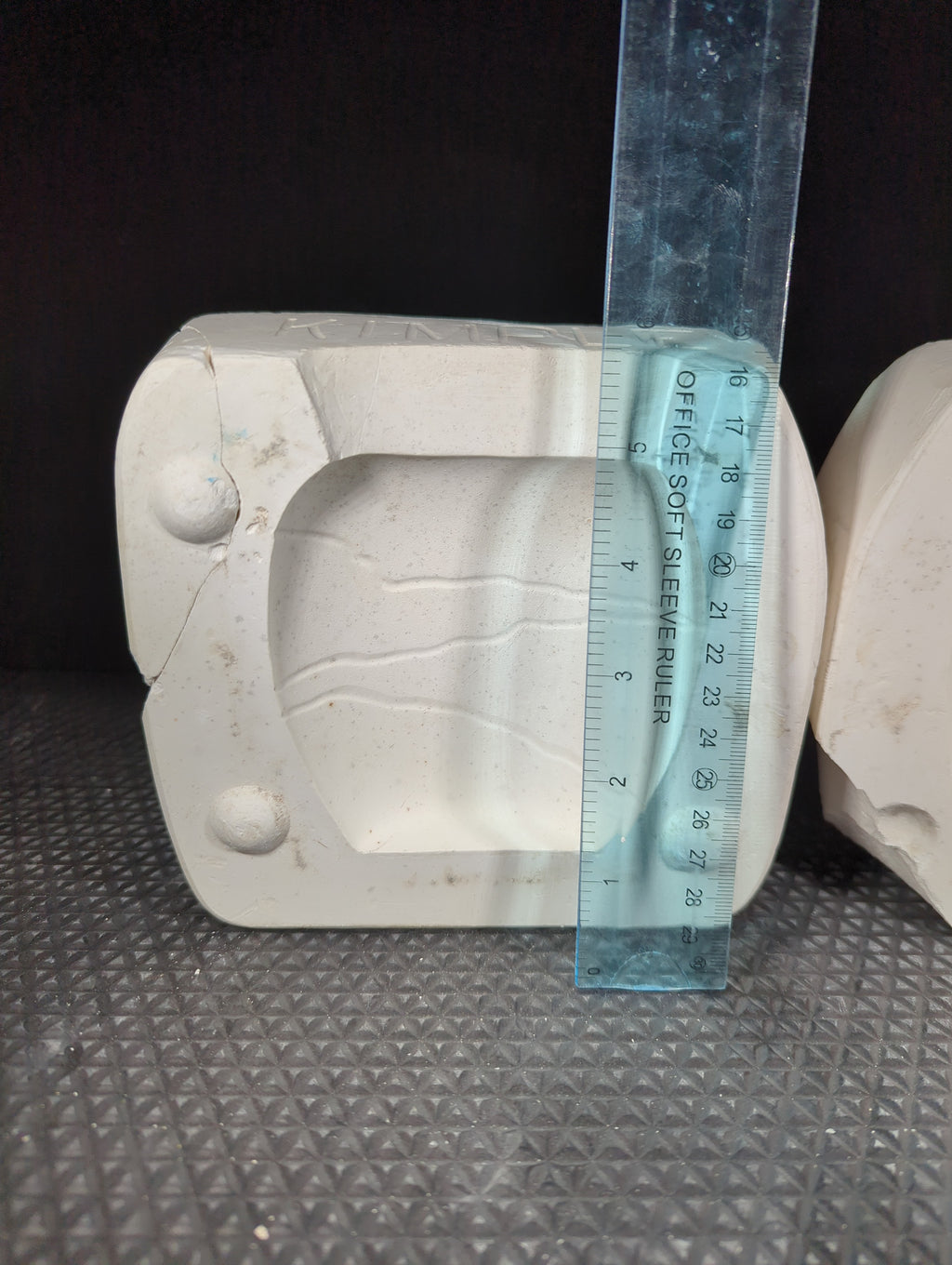 CM0300 - 1680 Kimple Small Pillow Vase Exterior Damage