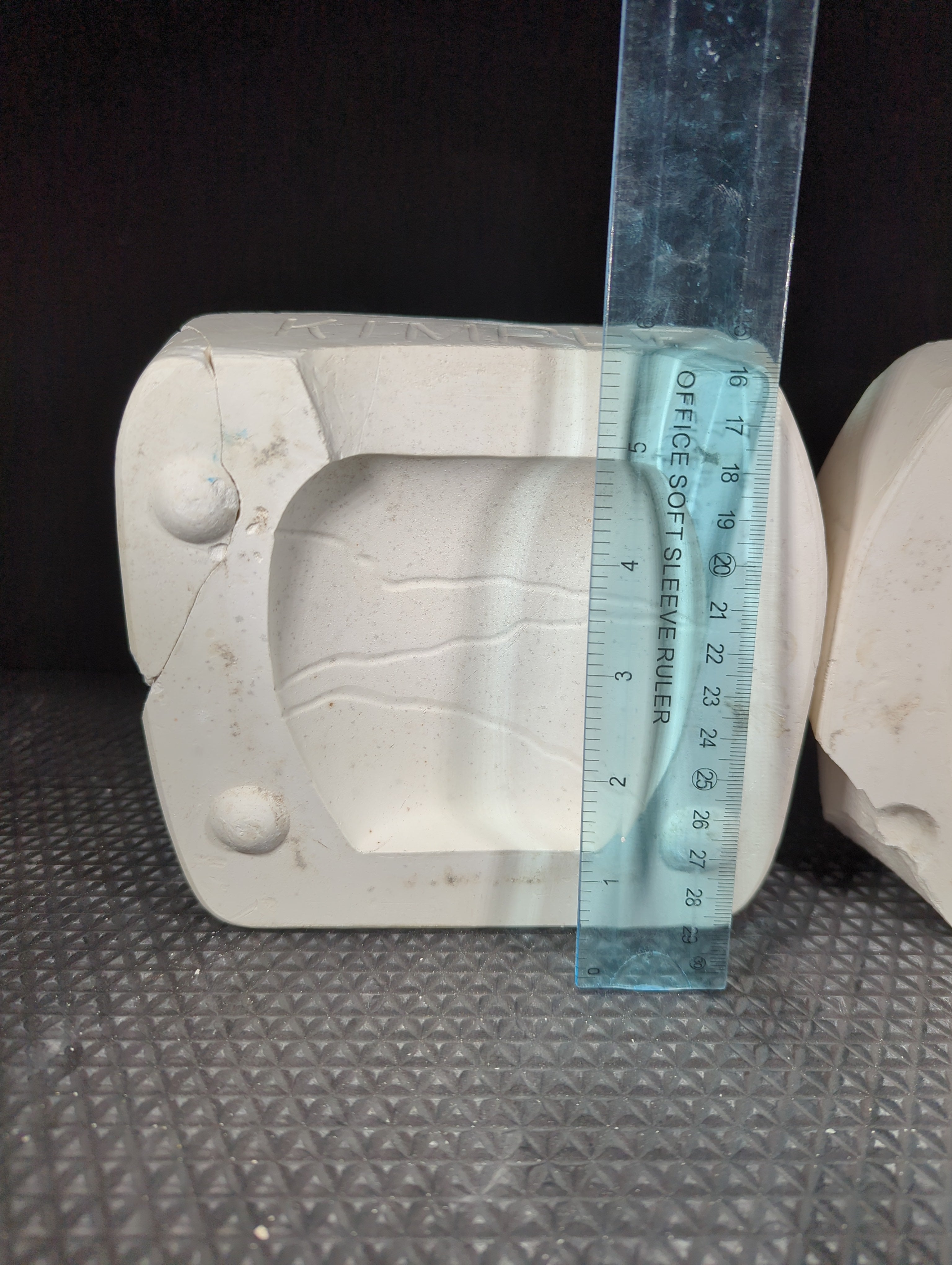 CM0300 - 1680 Kimple Small Pillow Vase Exterior Damage