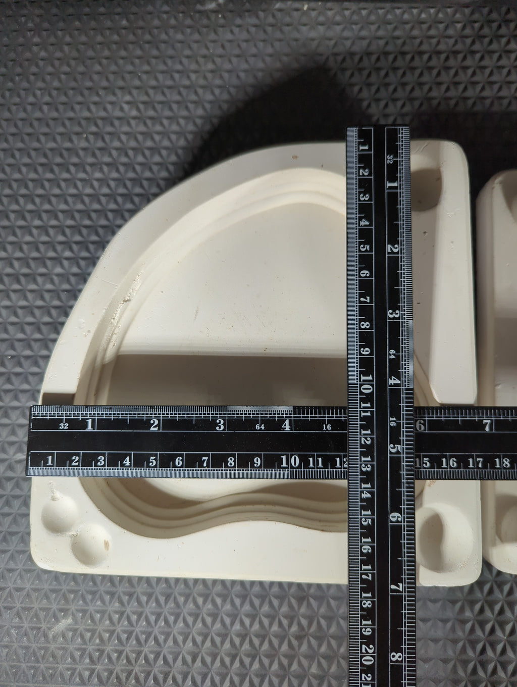 CM1499 - B70 Byron Base Mold