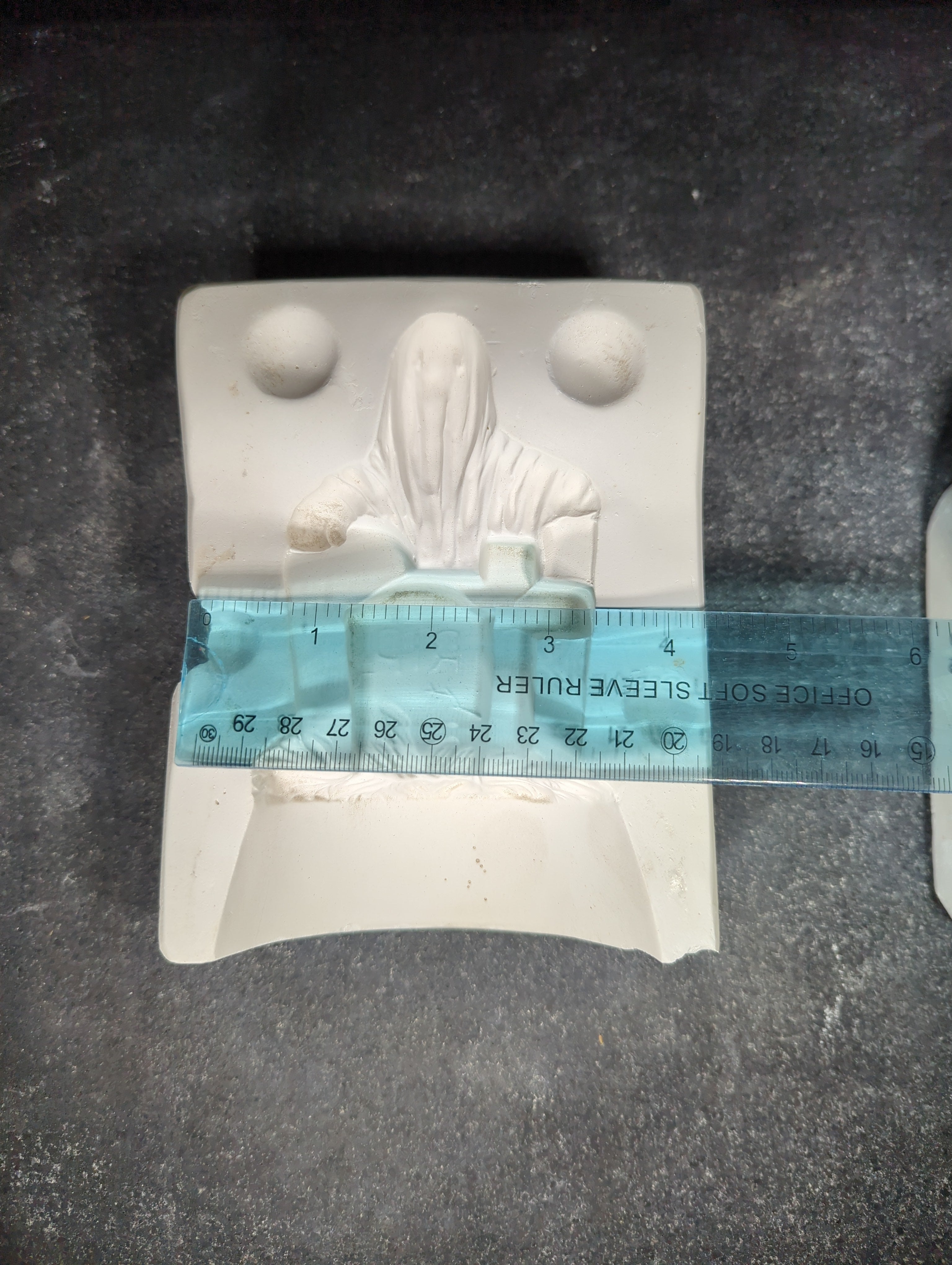 CM0098 - 325 Yoziehc Ghost in Graveyard