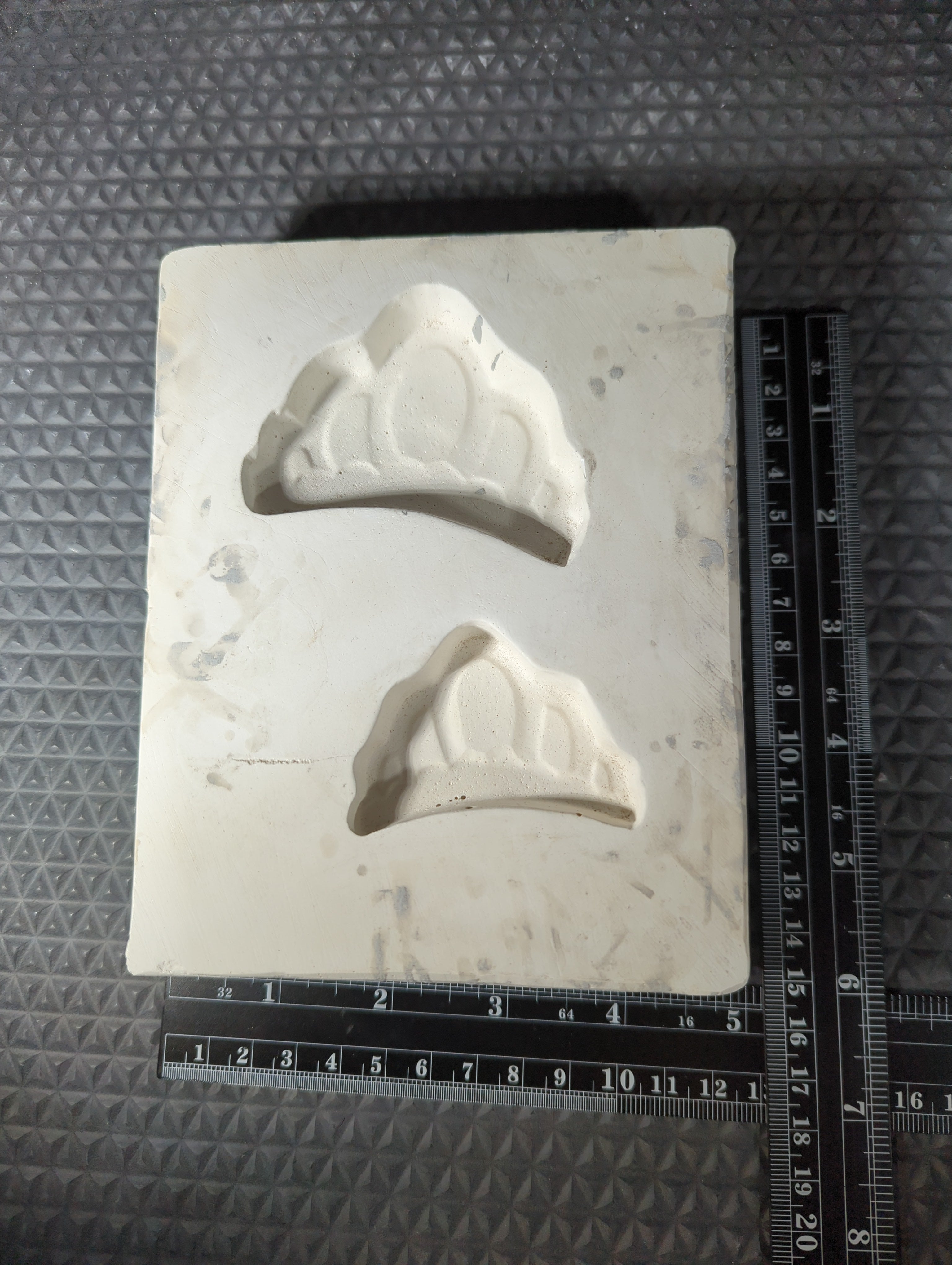 CM0808 - AD2650 Two Crown Press/Sprig Mold