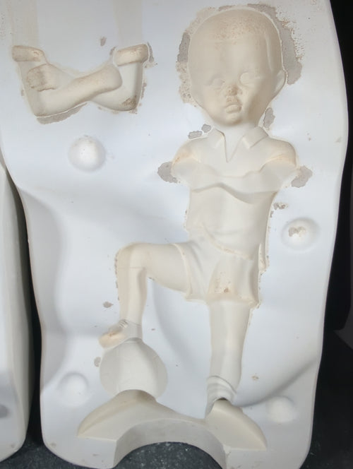CM0100 - J1338 Clay Magic Soccer Player