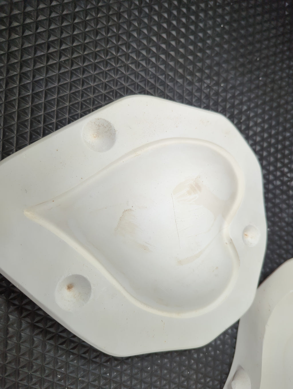 CM0255 - TEJAYS Molds Small Heart Dish