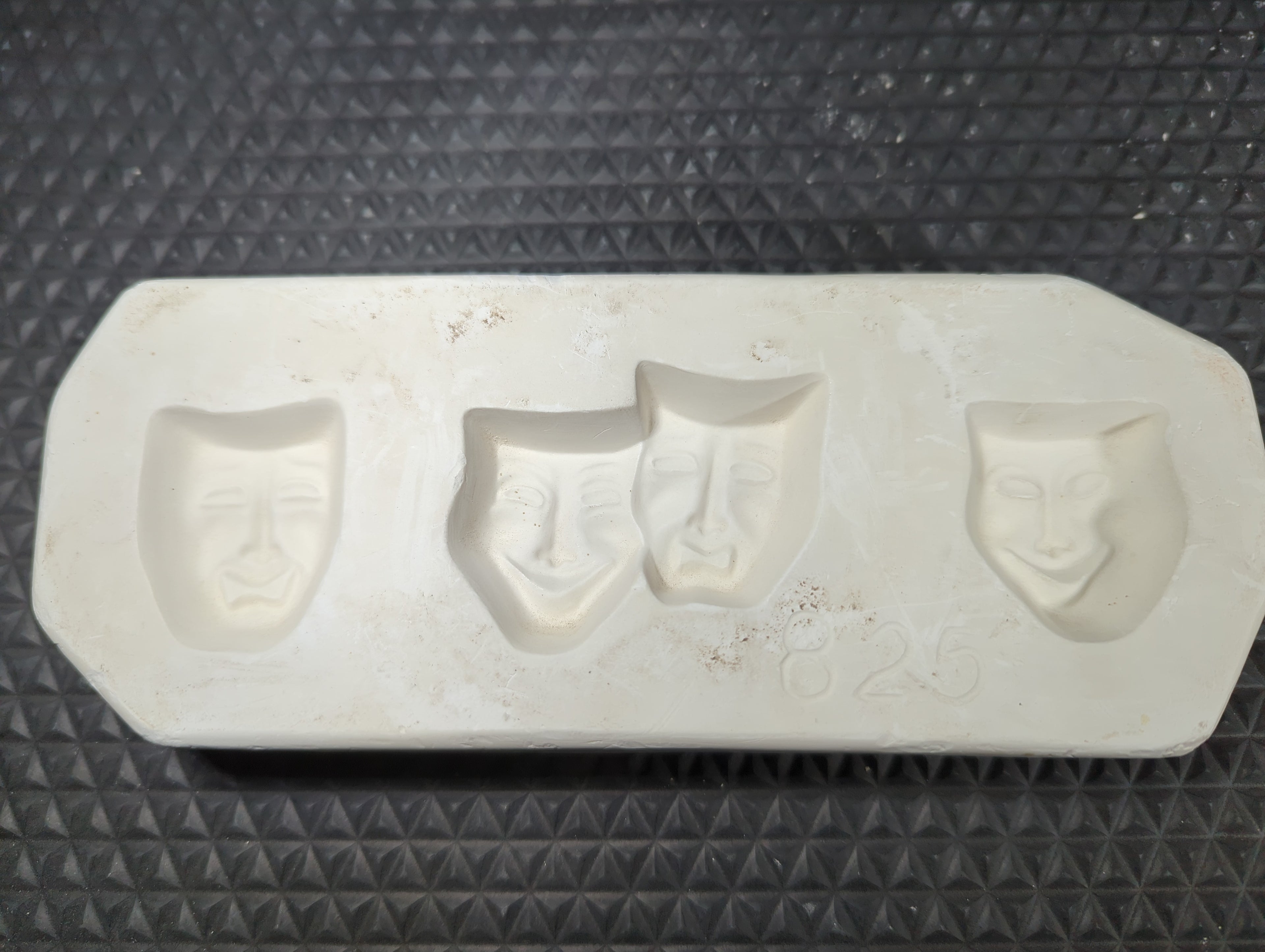 CM0521 - 825 Jones Mold Comedy and Tragedy Press/ Sprig Mold