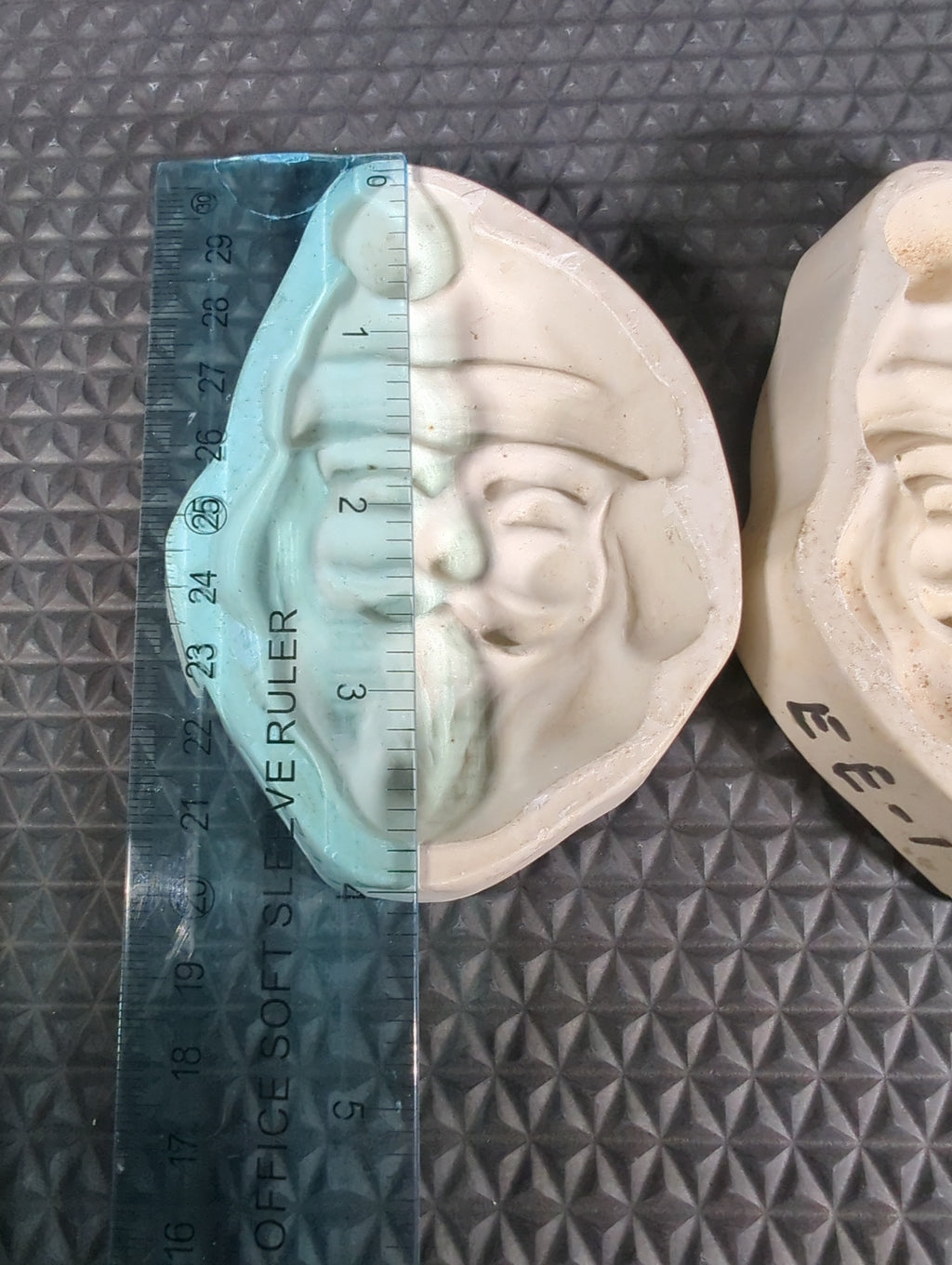 CM0387- Santa Ornament Press/Sprig Mold