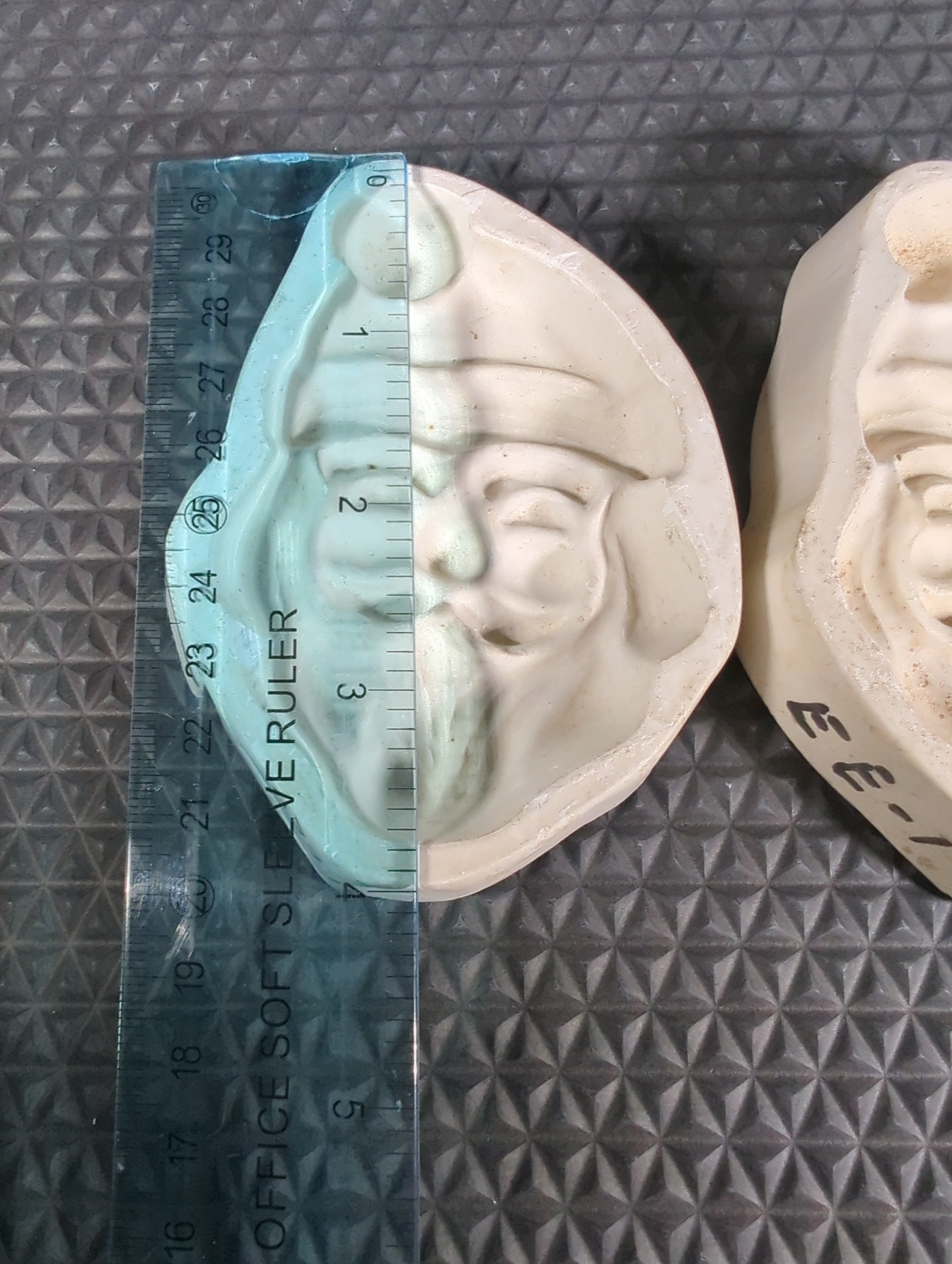 CM0387- Santa Ornament Press/Sprig Mold
