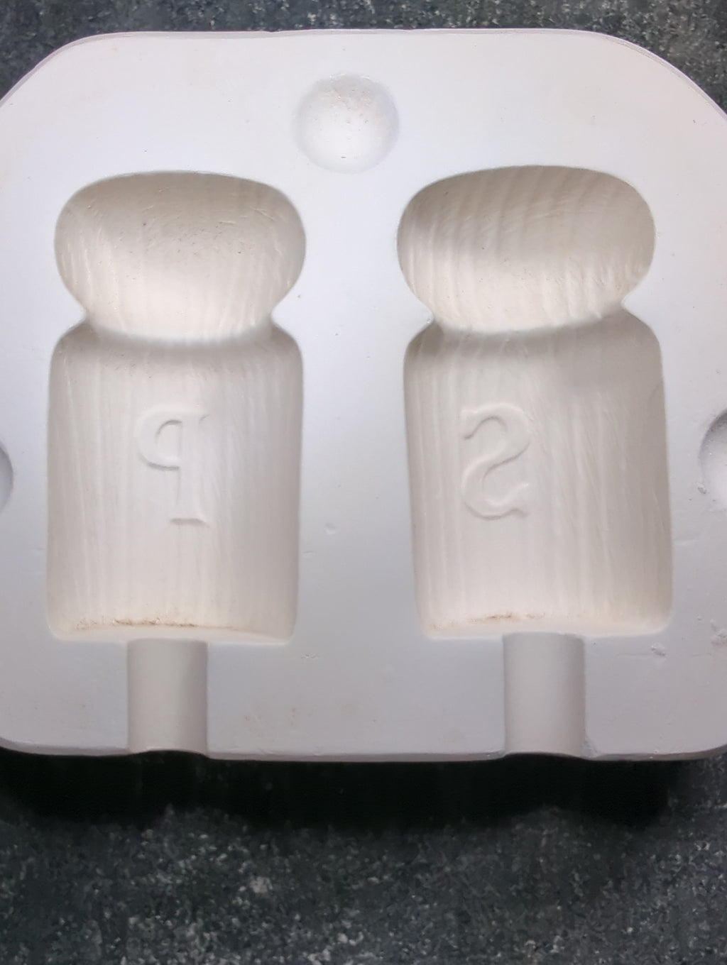 CM0113 - 1323 Kimple Salt and Pepper Shaker