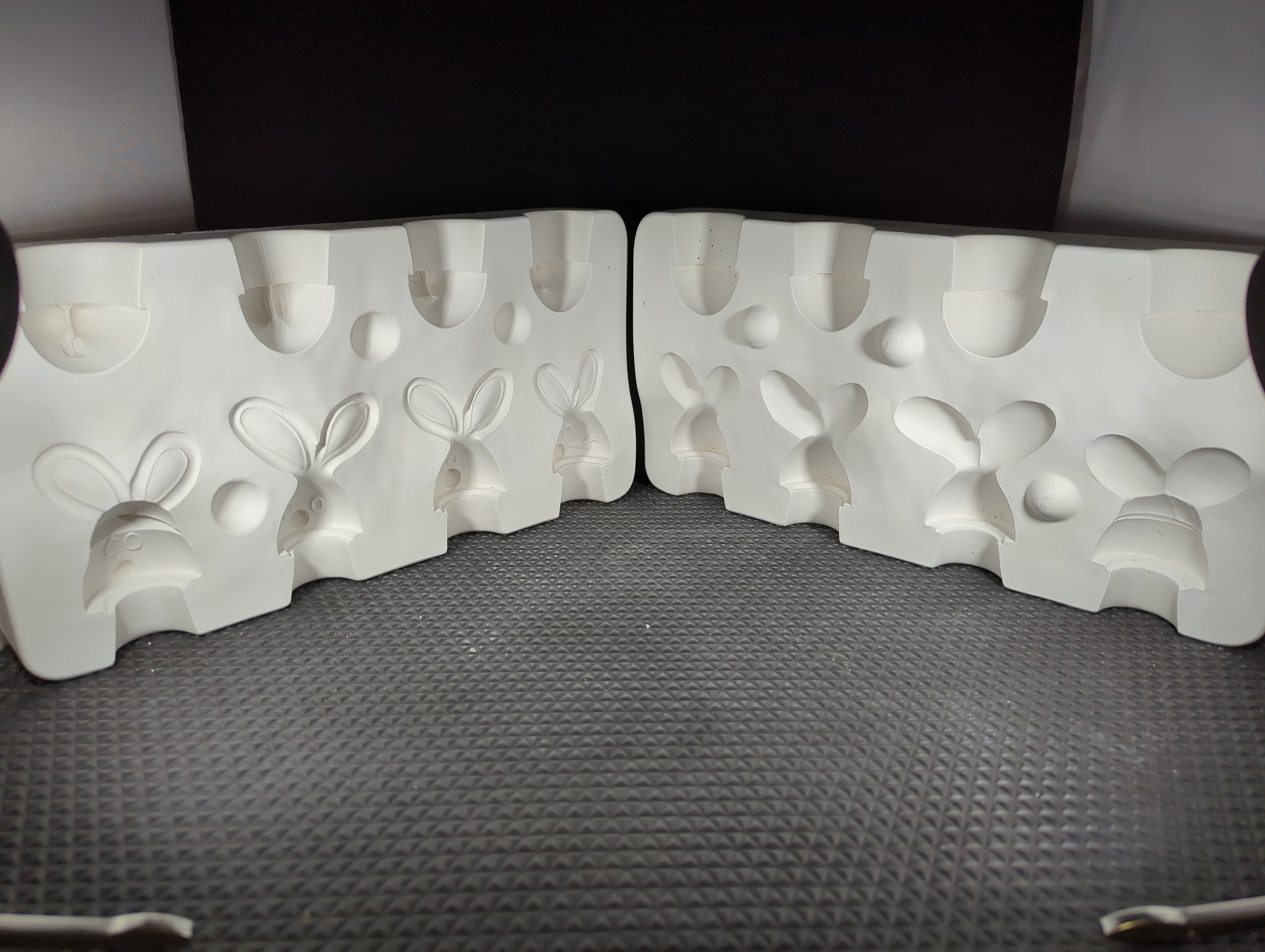 CM0264 - J913 Clay Magic Funny Bunny Egg Boxes