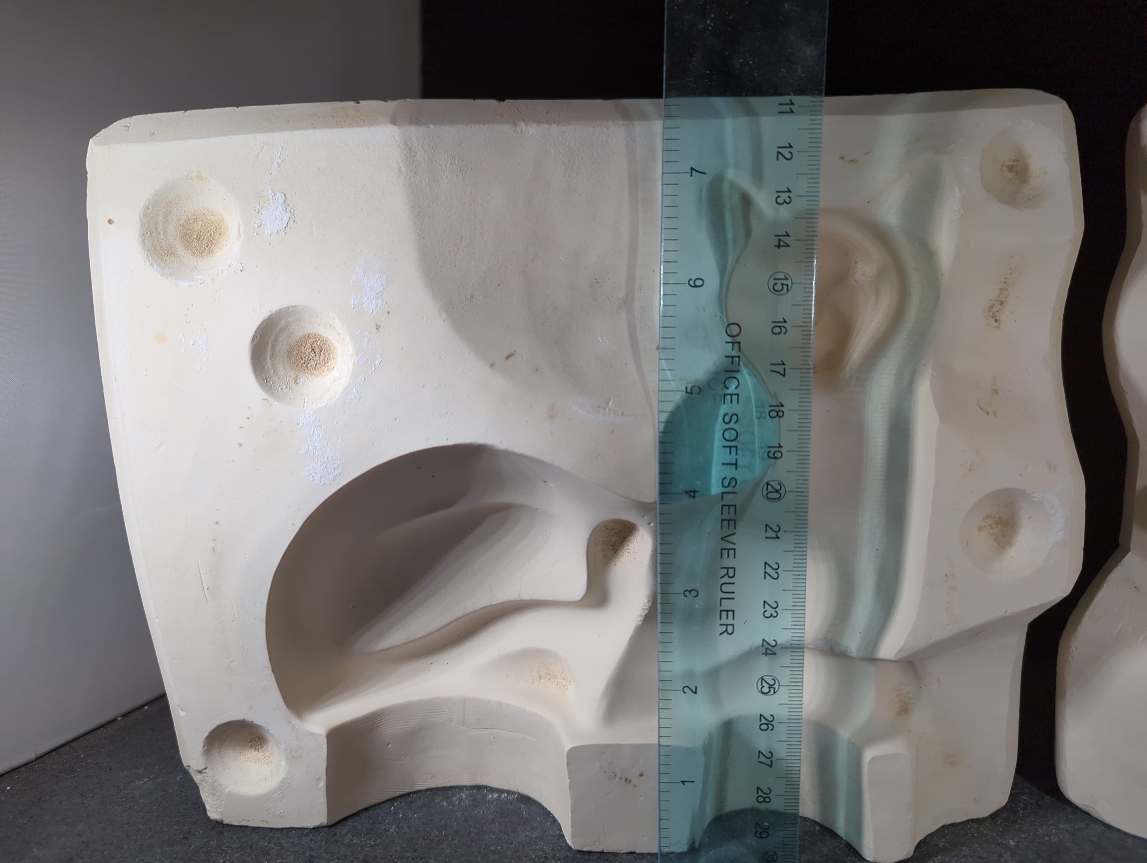 CM0197 - Medium Cat Laying Down