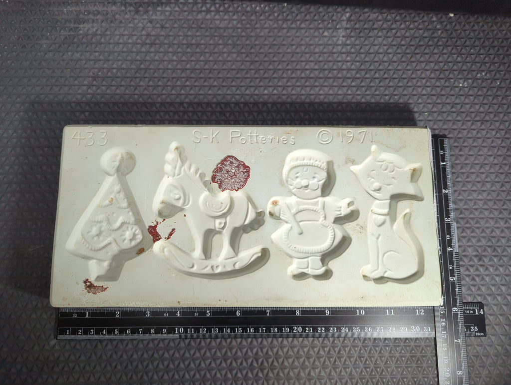CM1318 -  433 SK Potteries Open Pour (4) Ornaments Mold