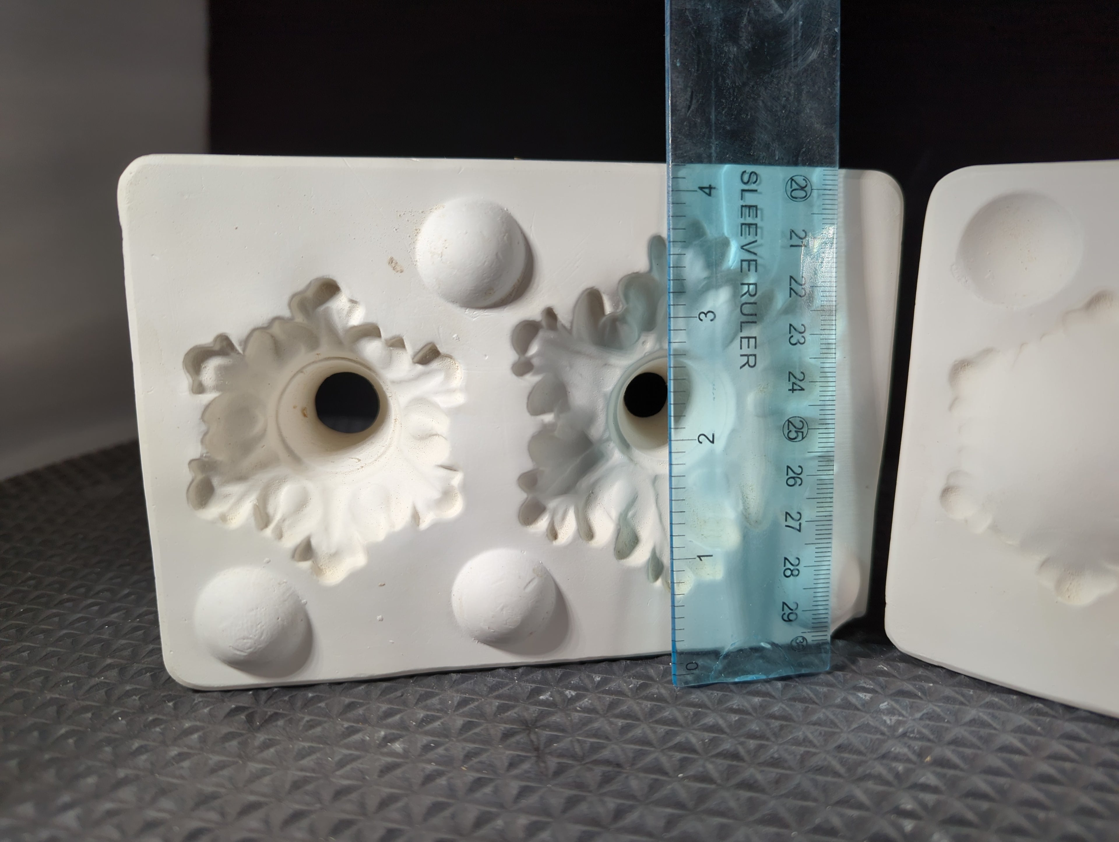 CM0497 - K-82 Kimple Egg Stand