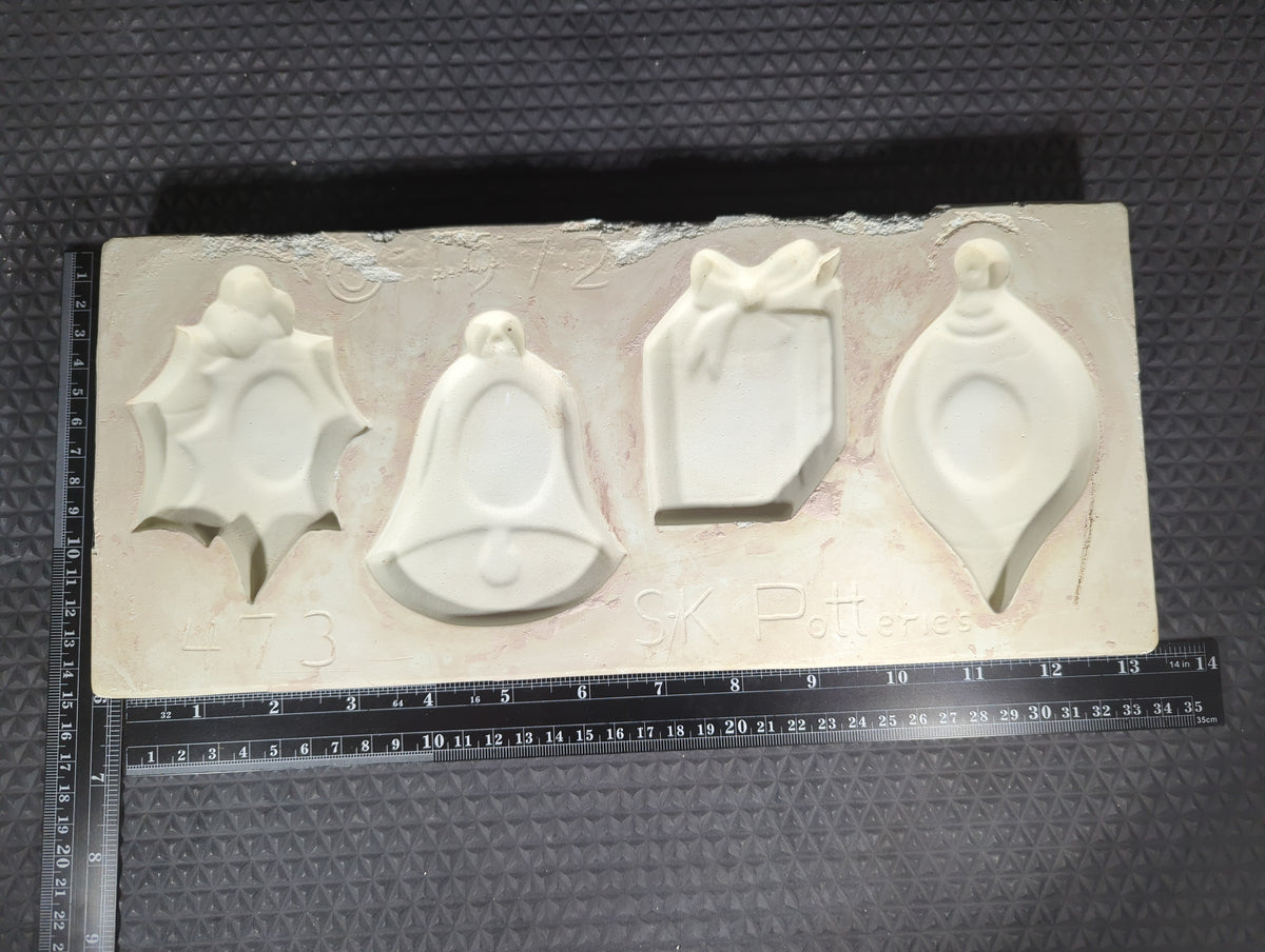 CM1347 - 473 SK Potteries Ornament (4) Open Pour Cookie Cutter Mold